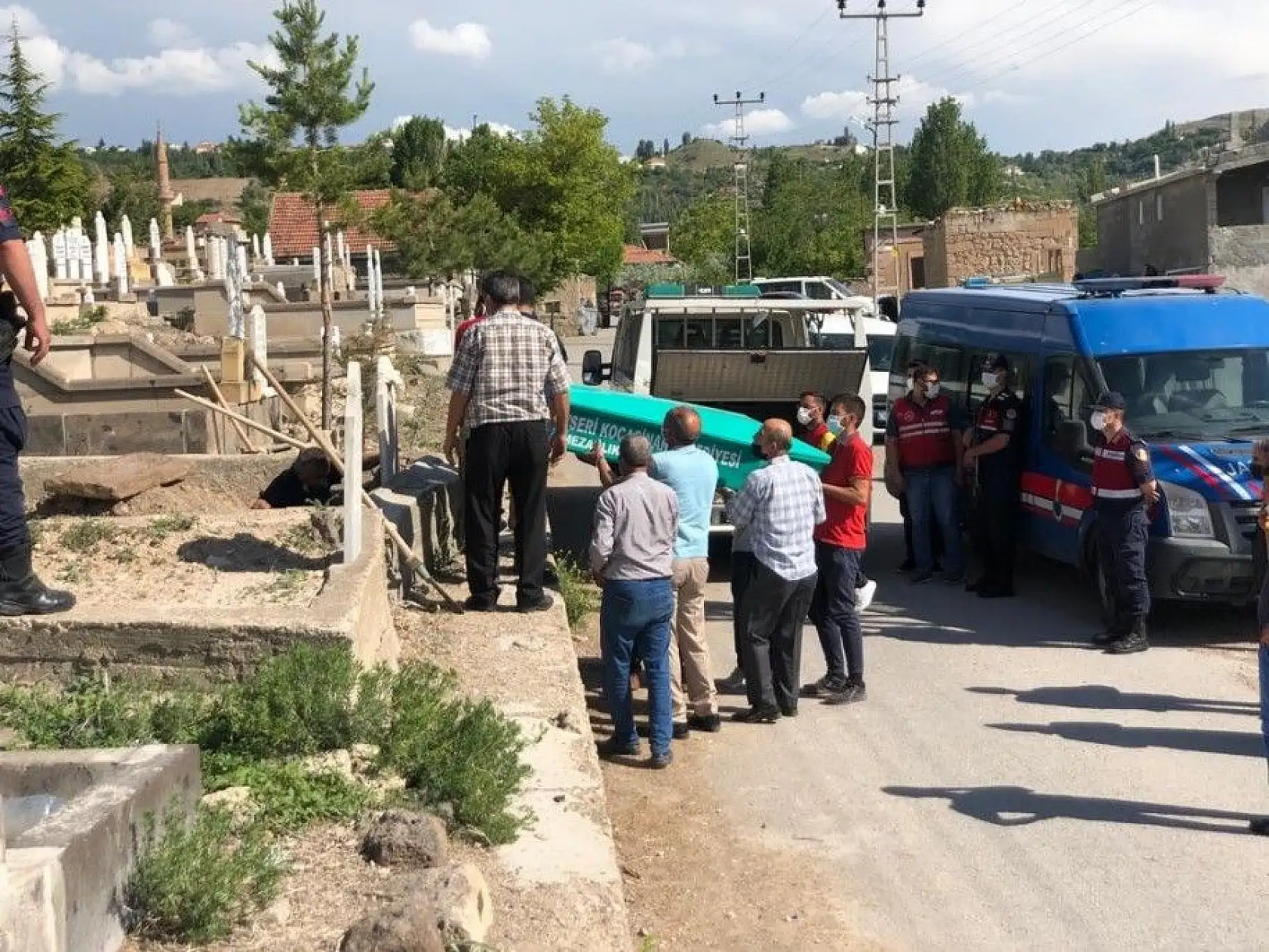 Tandırda ölü bulunan karı koca toprağa verildi