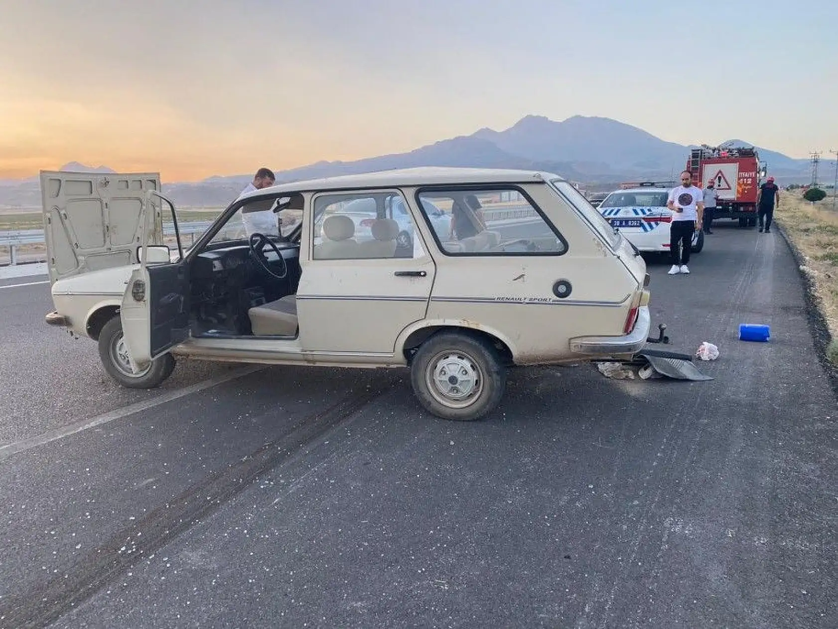 Otomobil şarampole devrildi! Ölü ve yaralılar var...