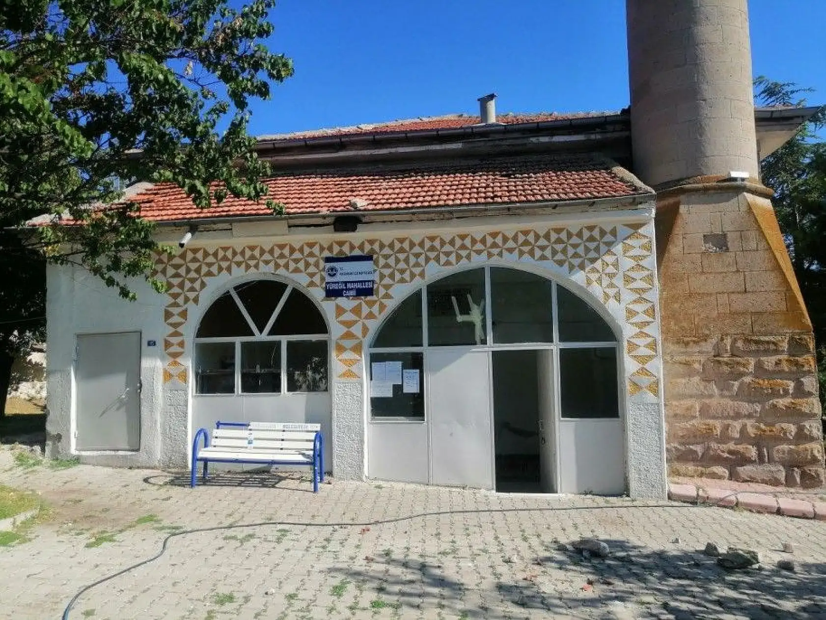 Kayseri'deki depremde hasar gören cami ibadete kapatıldı