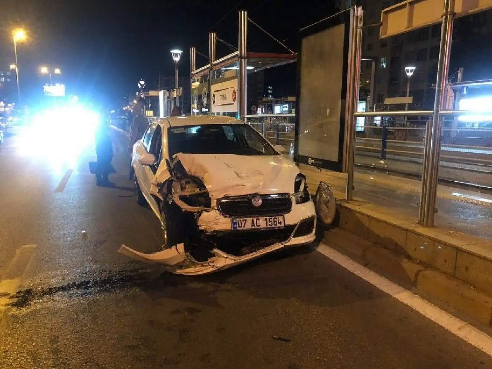 Mobilet sürücüsü ağır yaralandı