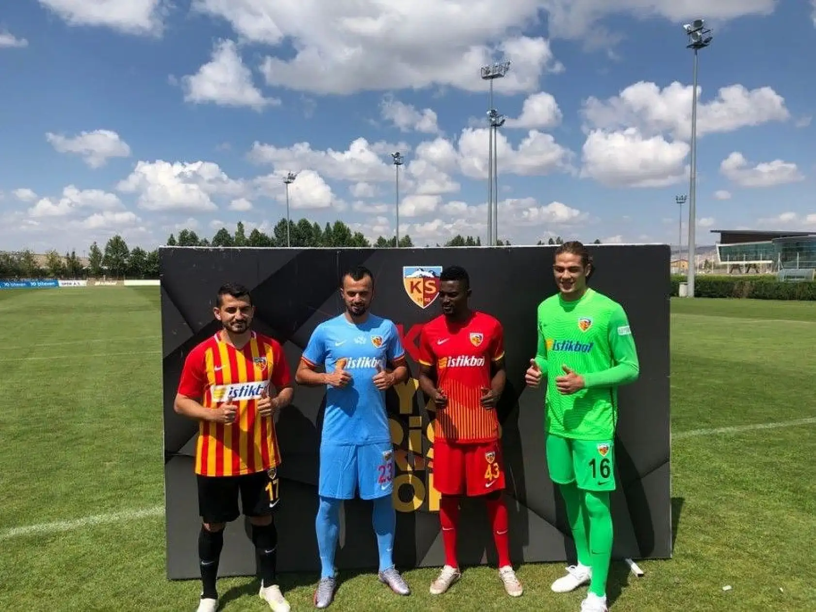 Kayserispor, yeni formasını tanıttı