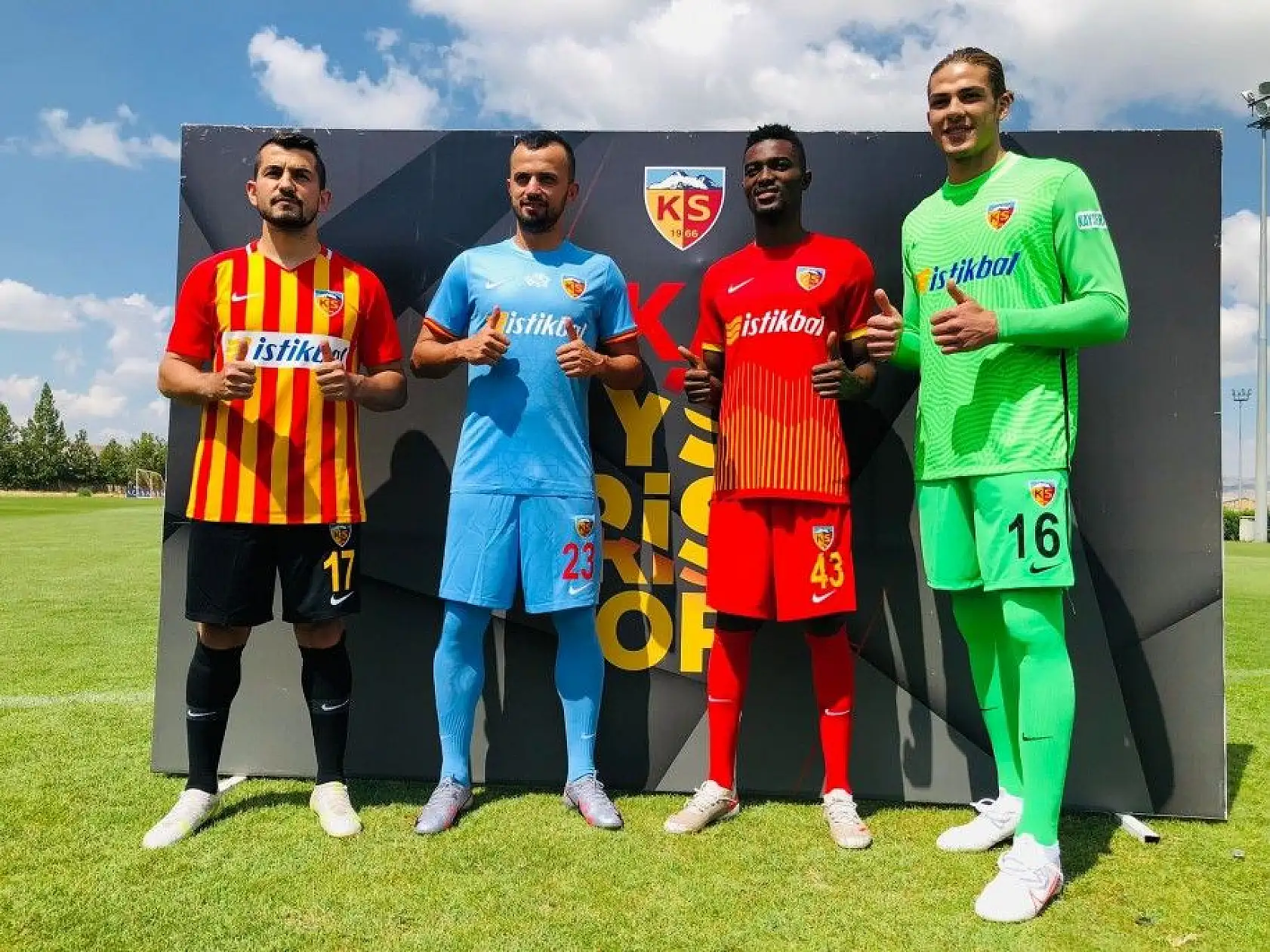 Kayserispor, yeni formasını tanıttı