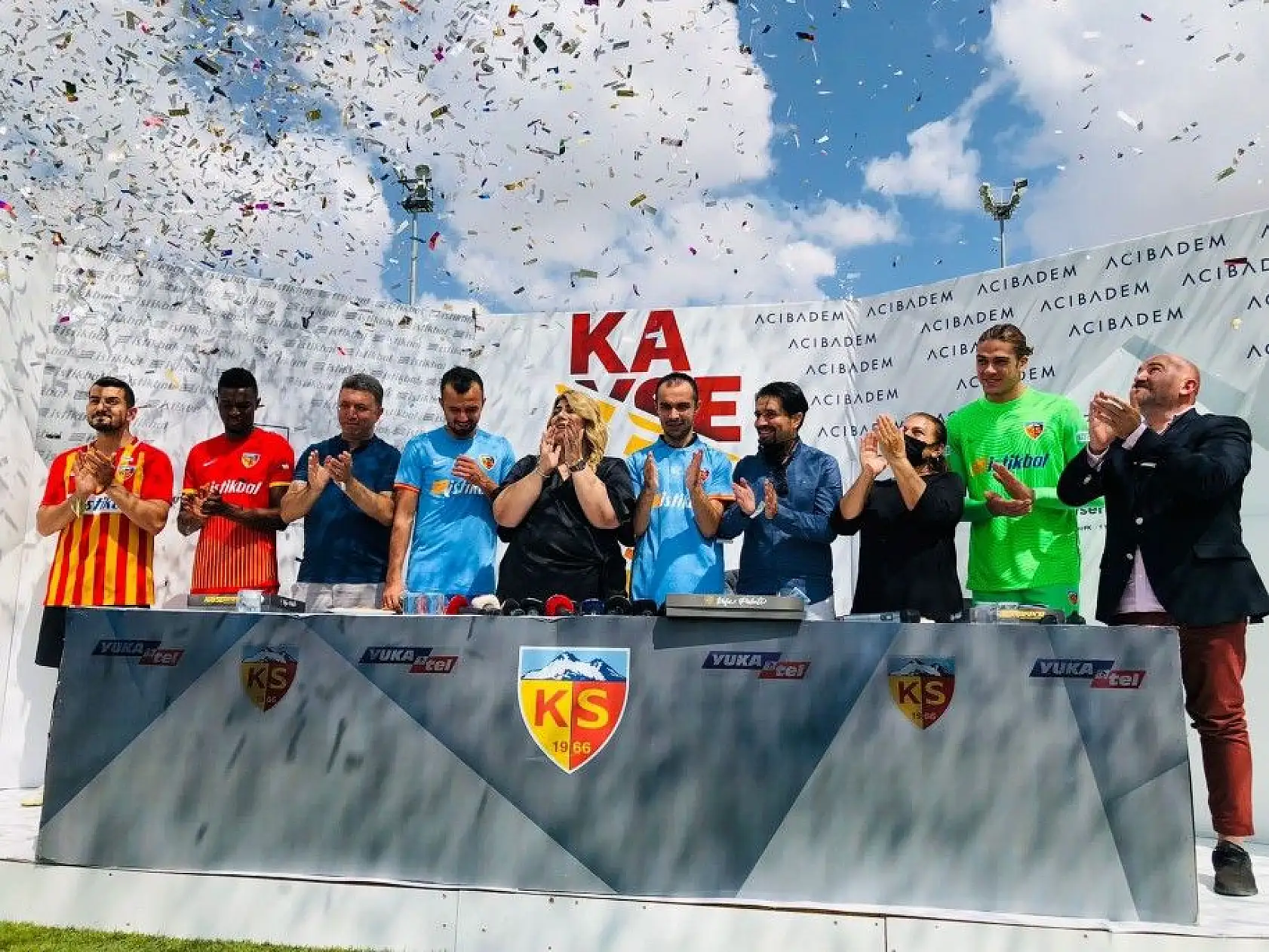 Kayserispor, yeni formasını tanıttı