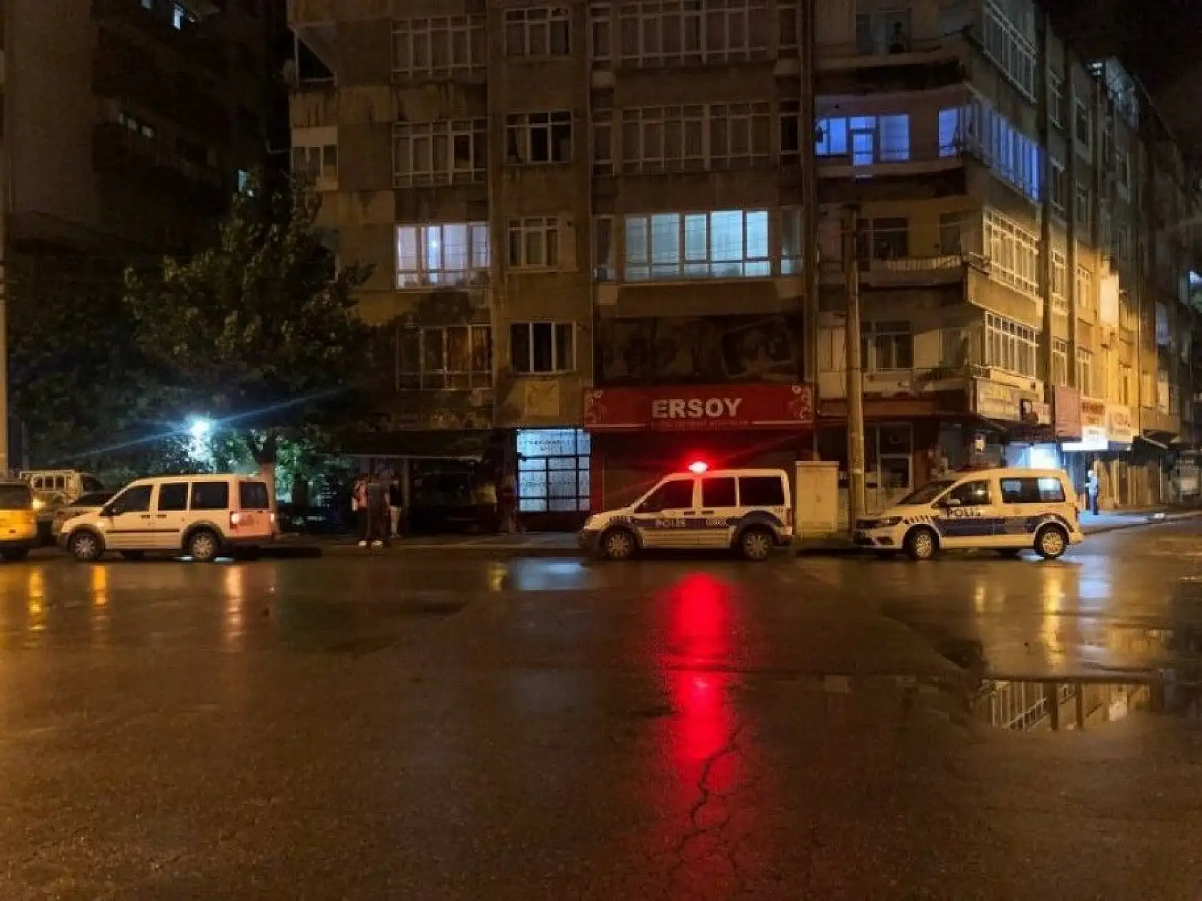 Baba oğlunu bıçakladı