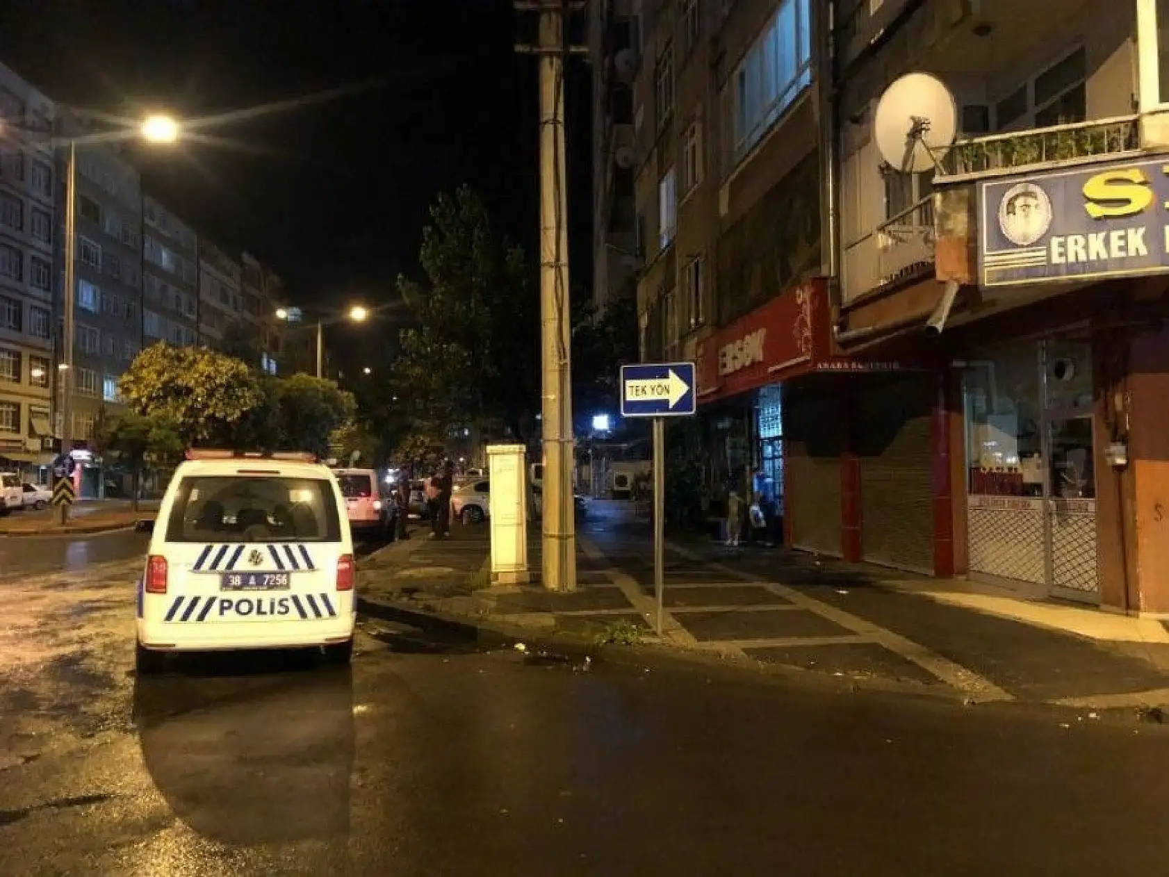 Baba oğlunu bıçakladı