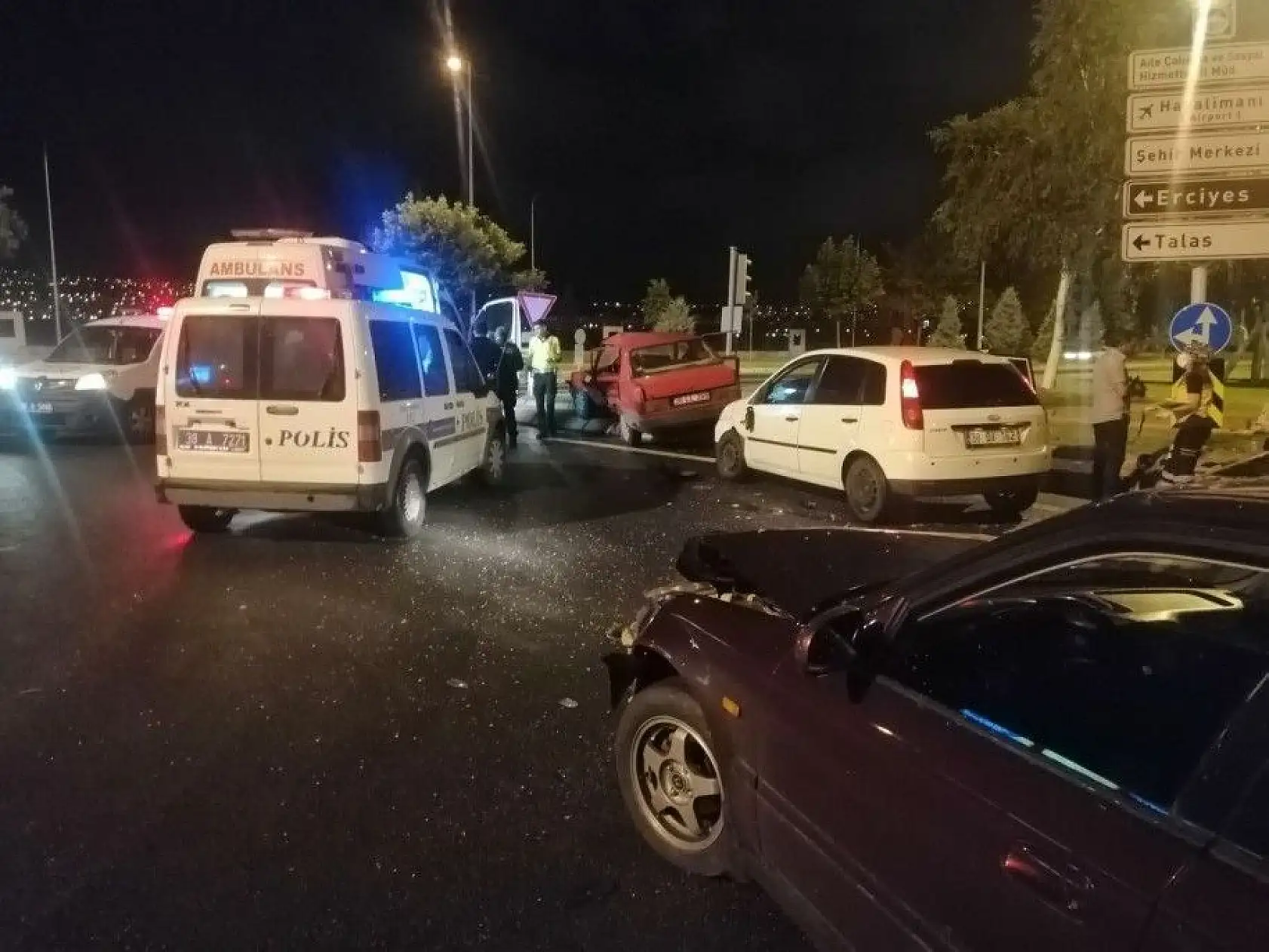 Zincirleme kaza: 4 kişi yaralandı