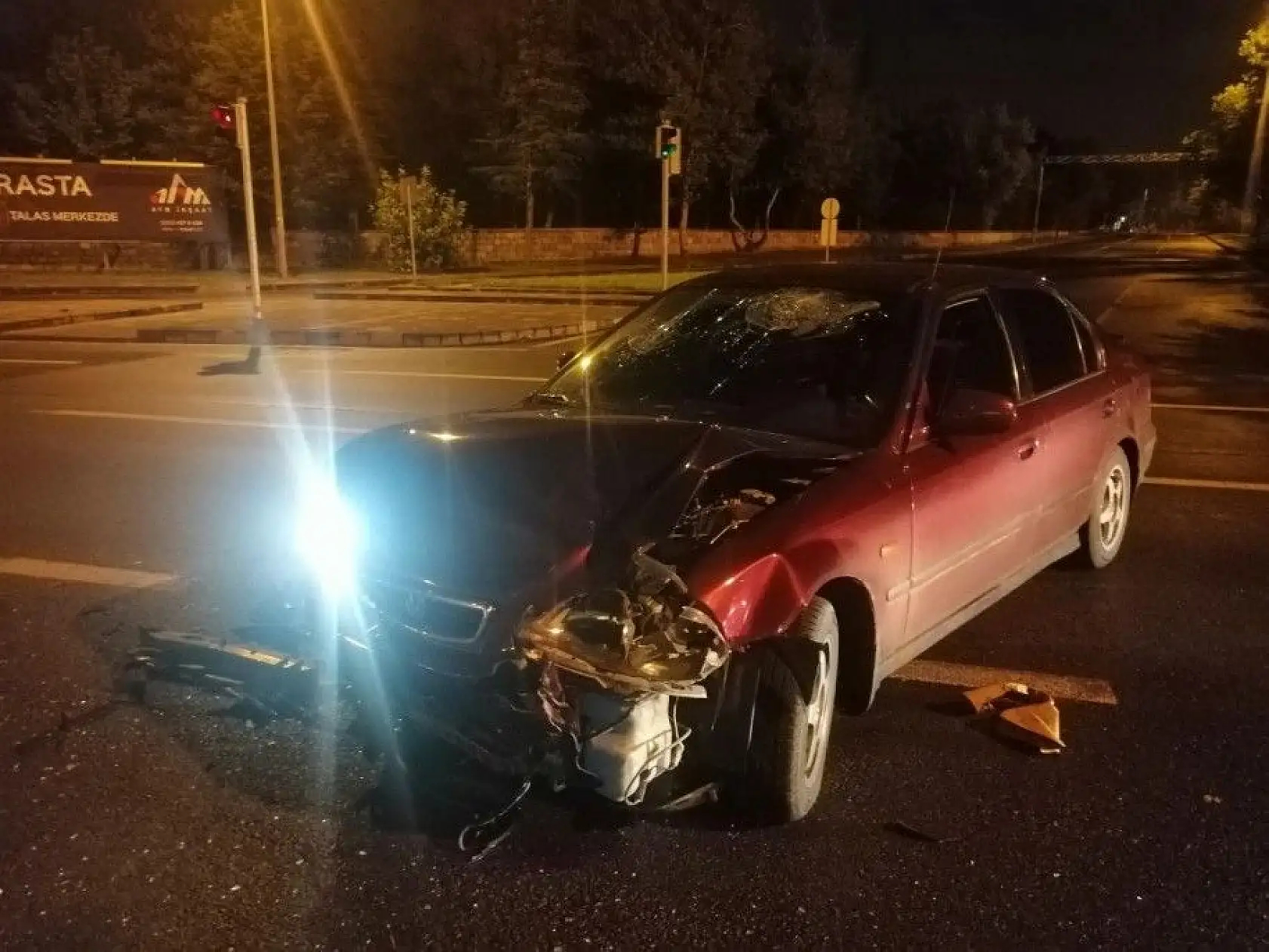 Zincirleme kaza: 4 kişi yaralandı