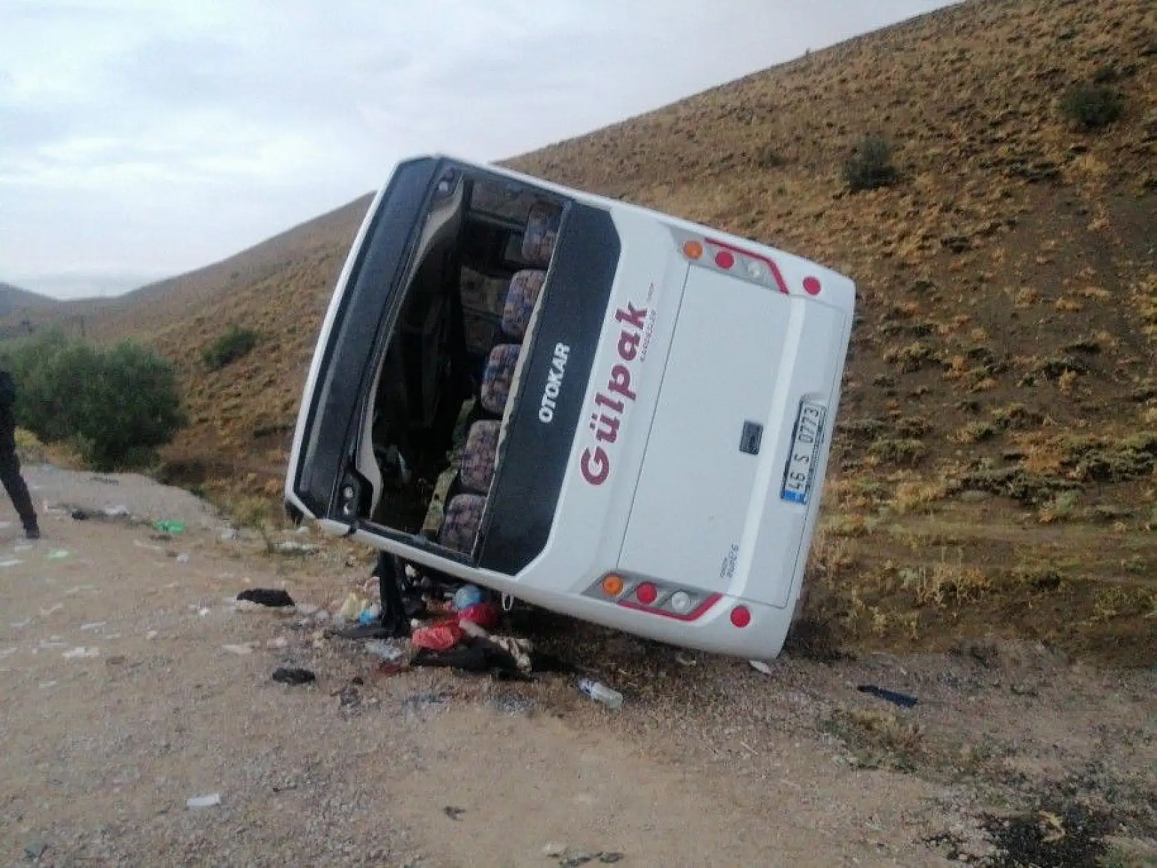 Kuran kursu öğrencilerini taşıyan midibüs devrildi: 29 yaralı