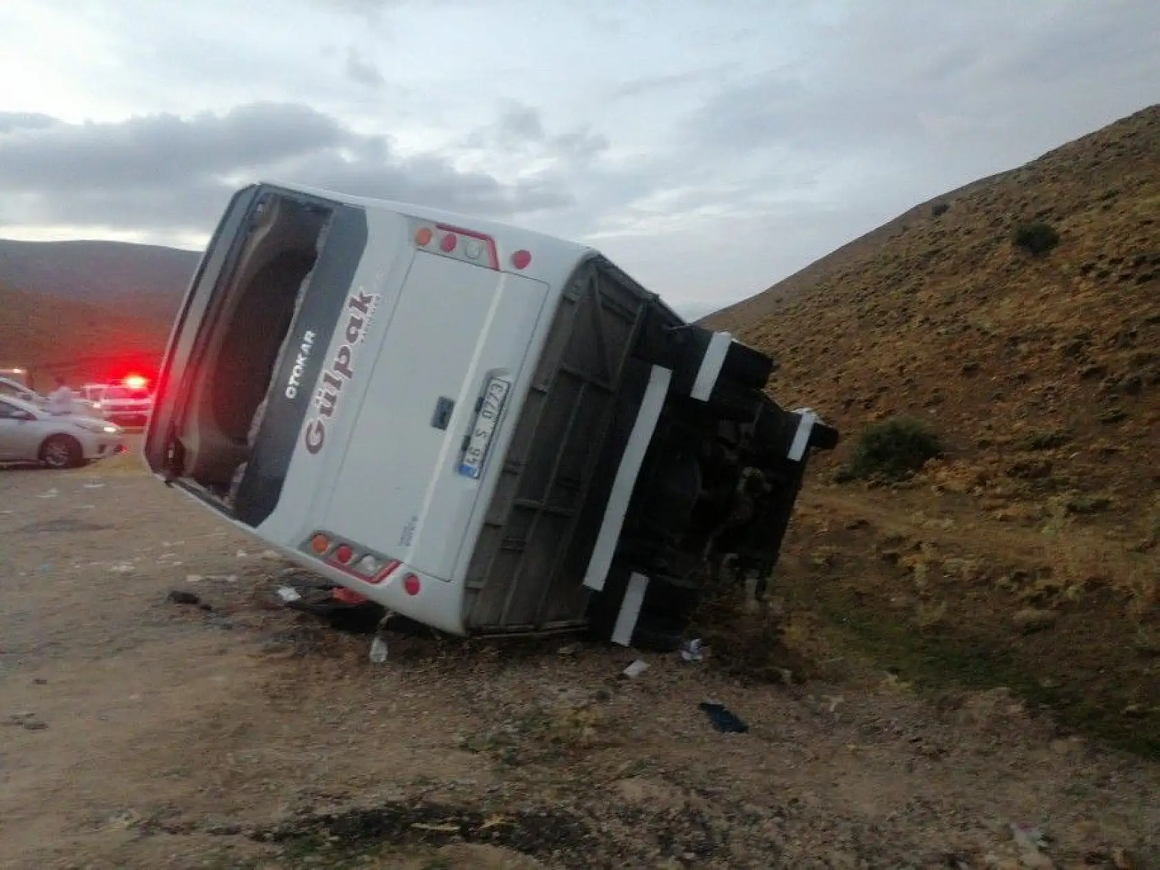 Kuran kursu öğrencilerini taşıyan midibüs devrildi: 29 yaralı