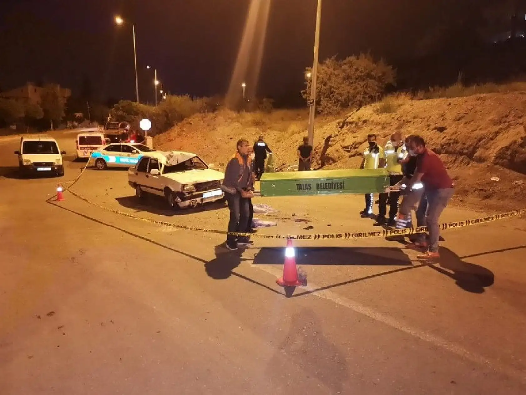 Öğretmen feci kazada hayatını kaybetti