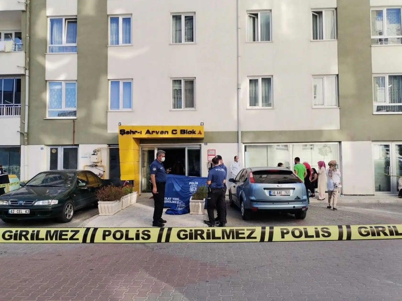 Balkondan düşerek hayatını kaybetti