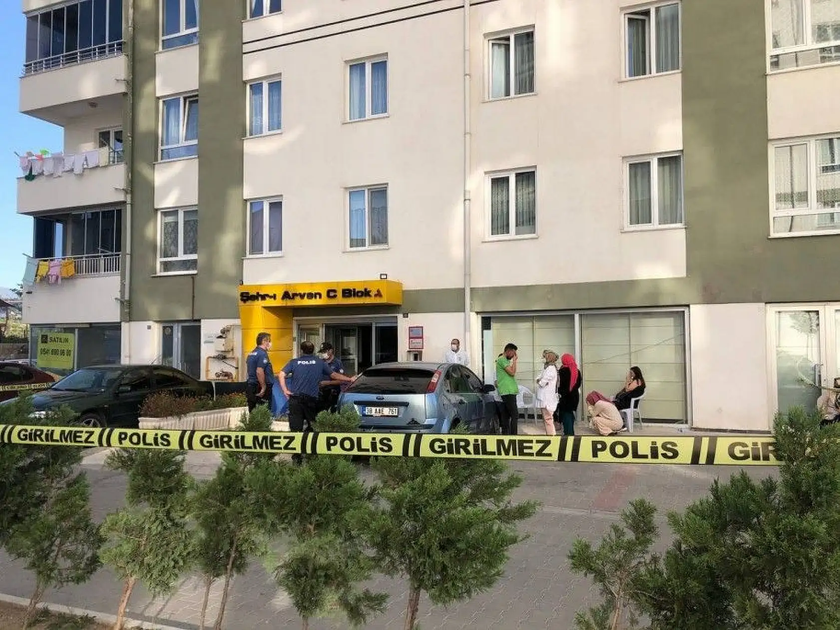 Balkondan düşerek hayatını kaybetti