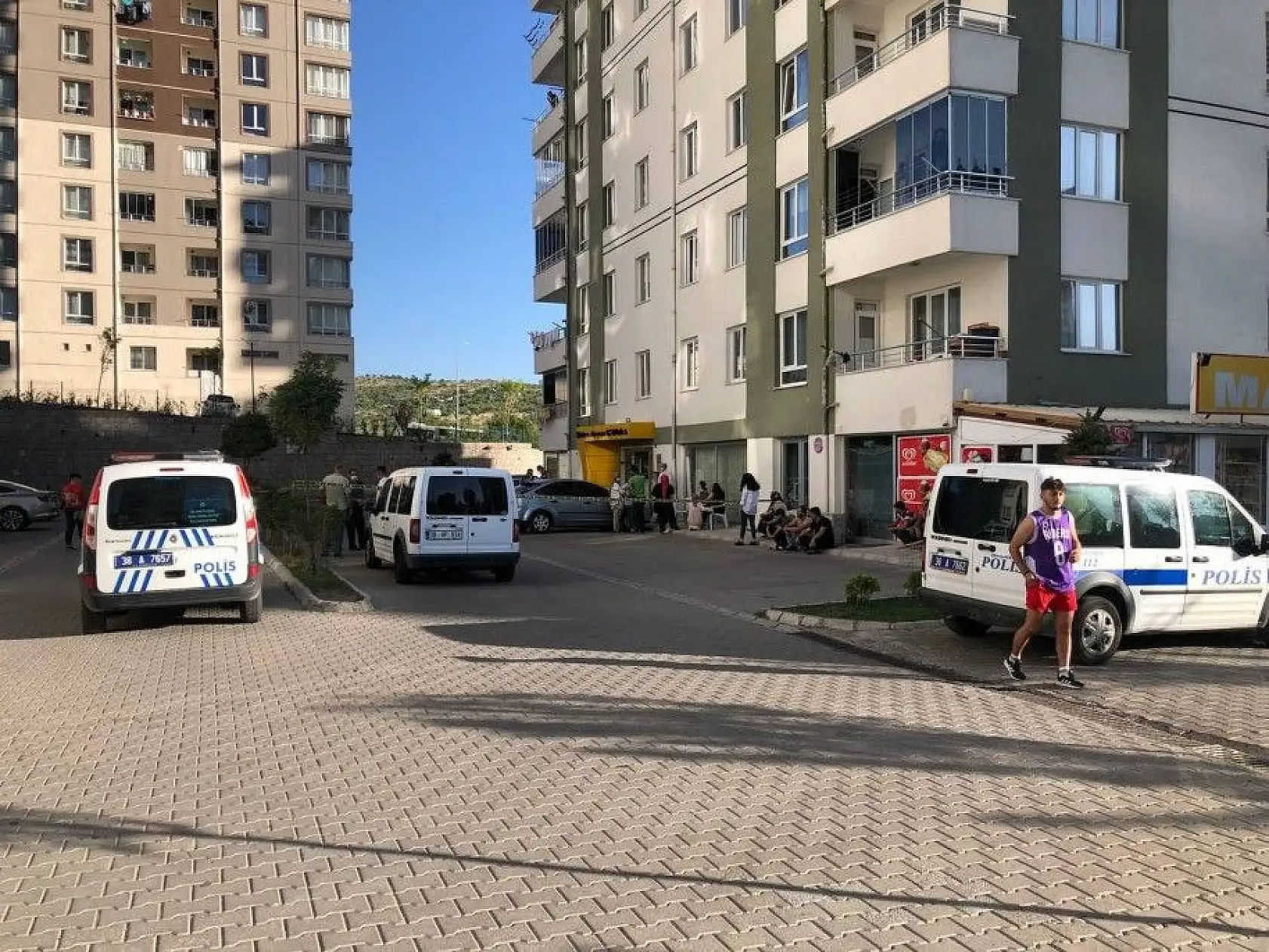 Balkondan düşerek hayatını kaybetti