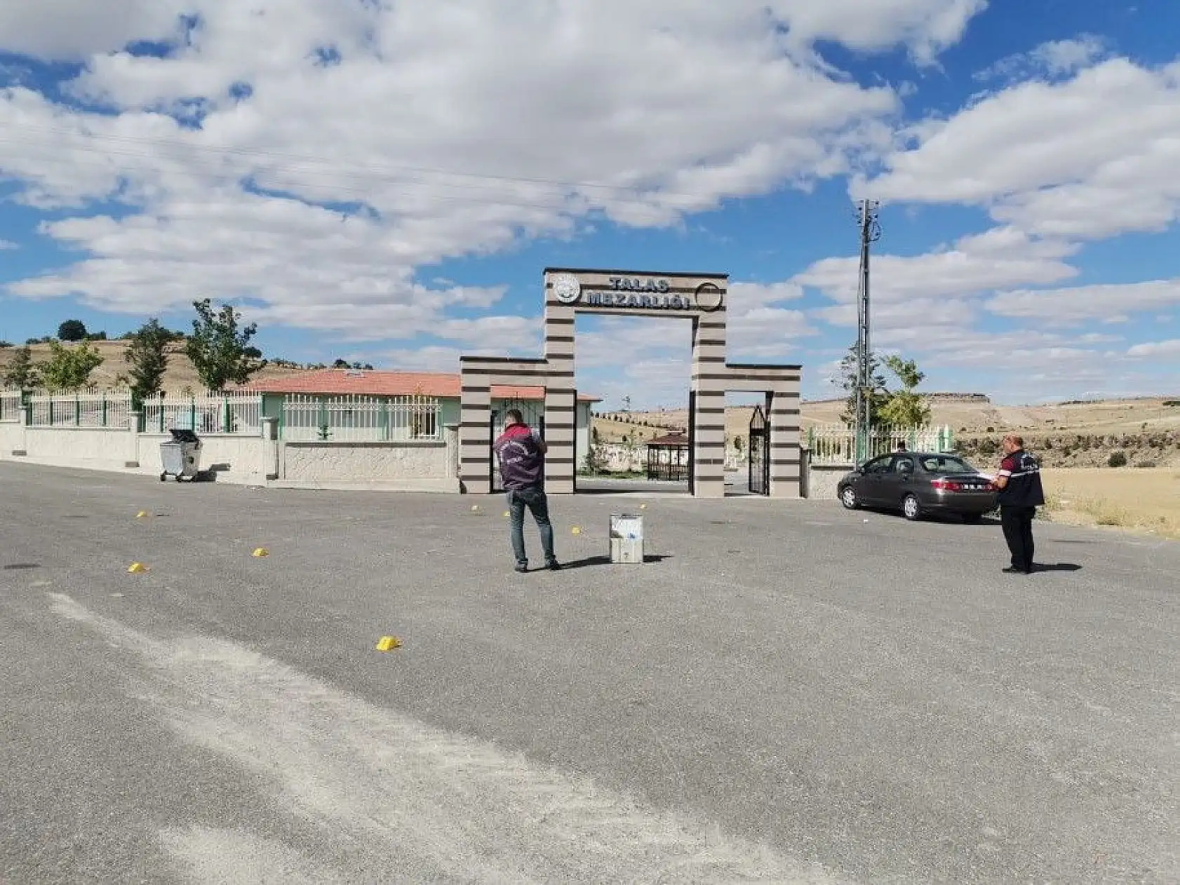 Mezarlık önünde silahlı kavga!