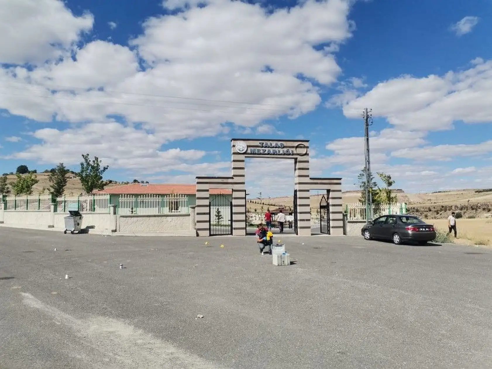 Mezarlık önünde silahlı kavga!