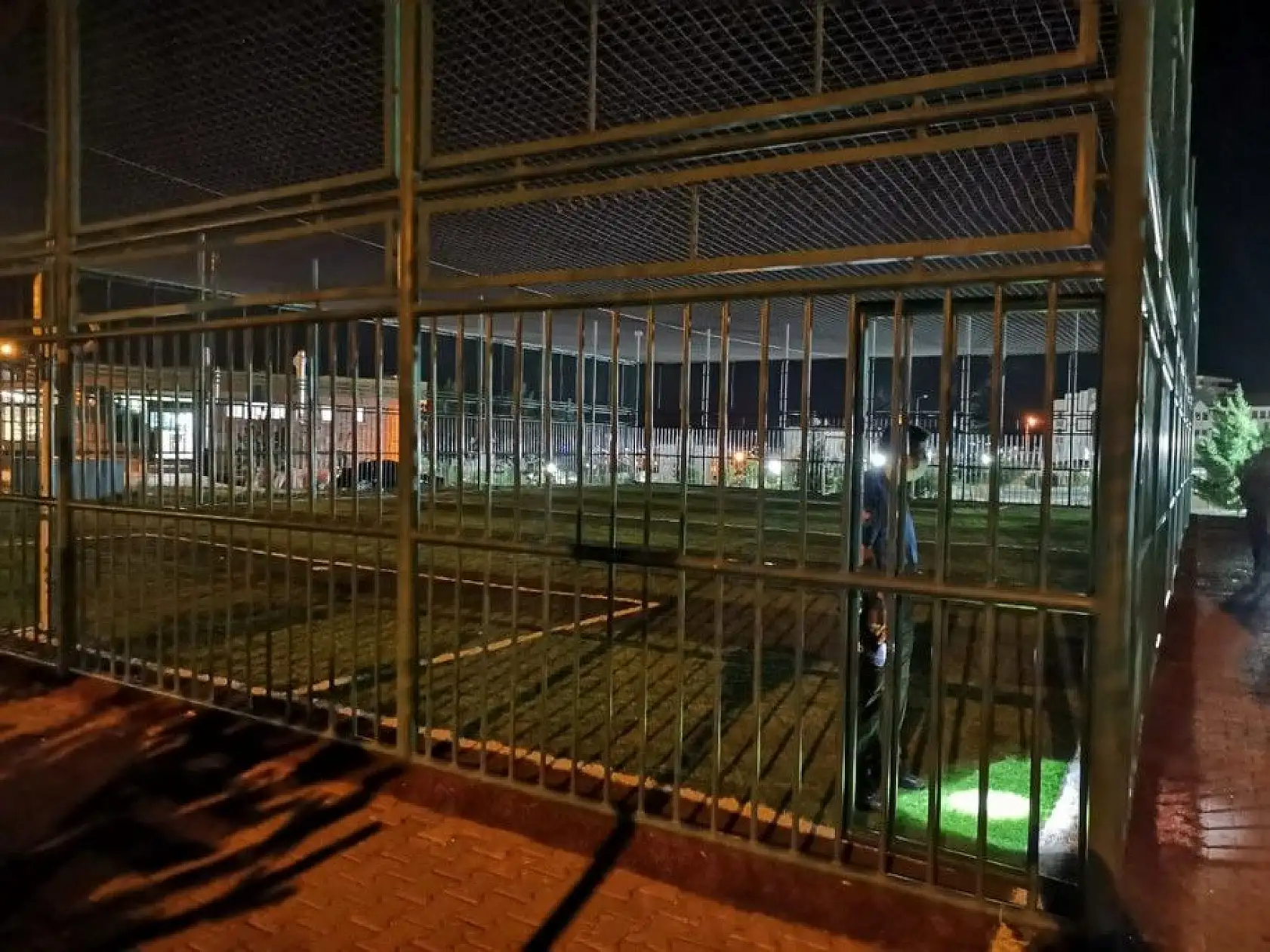 Üç kişi tüfekle vuruldu