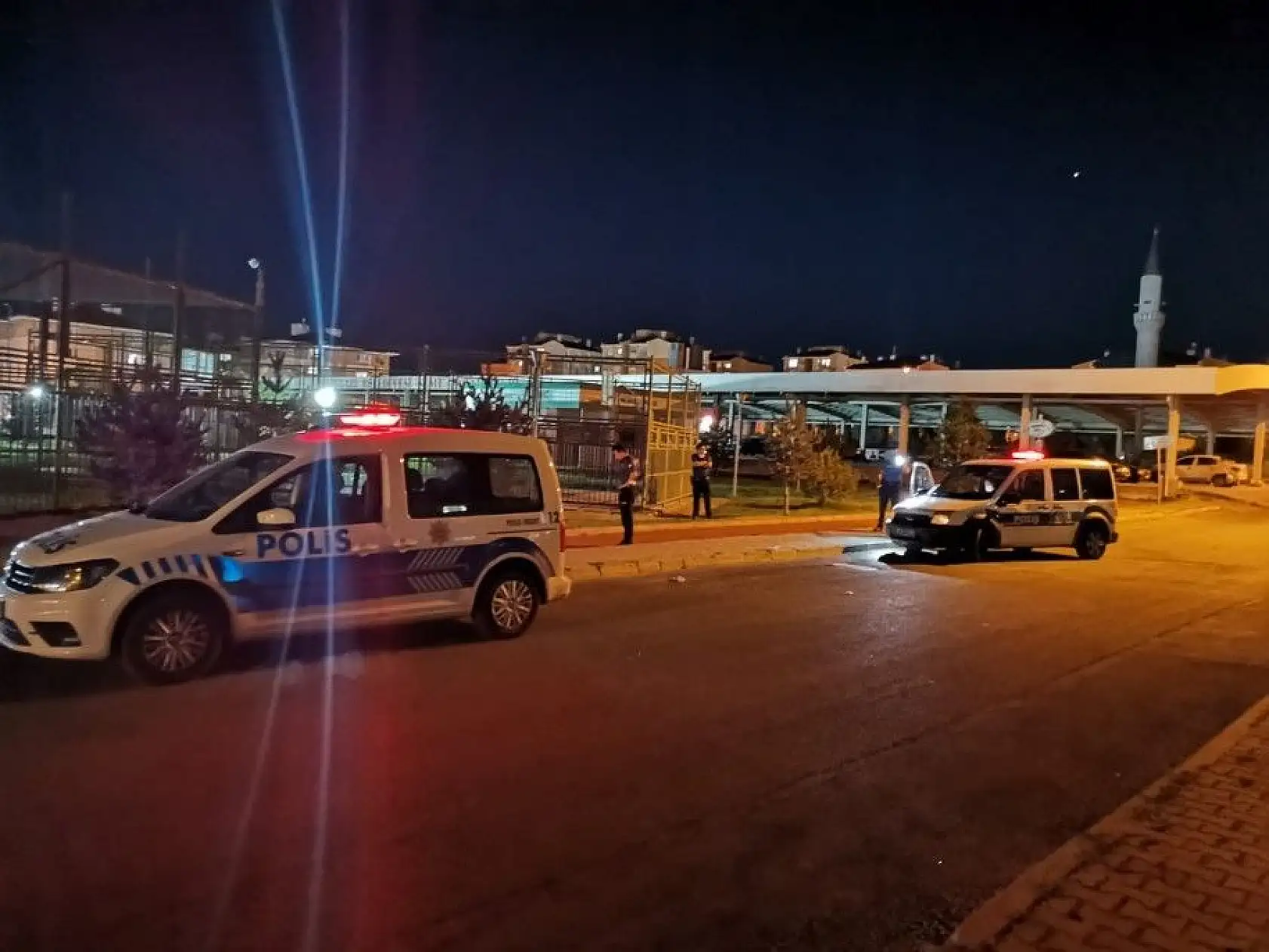 Üç kişi tüfekle vuruldu