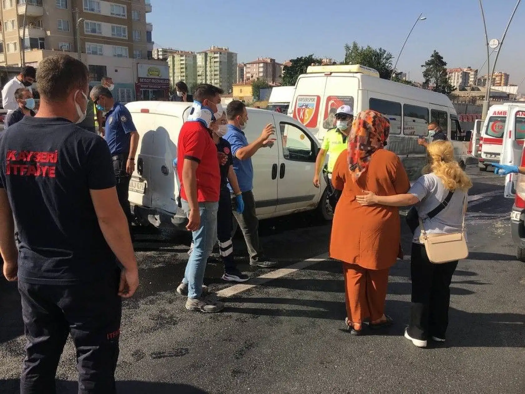 Kayseri'de 10 araç birbirine girdi! Yaralılar var