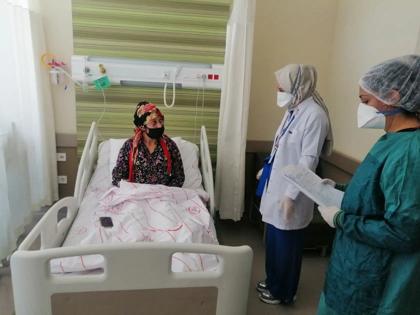 Aşı yaptırmayan hamile kadın tedavi görüyor