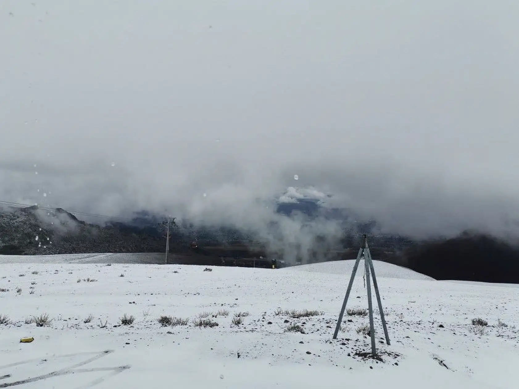 Kayseri'de sezonun ilk kardan adamı Erciyes'te yapıldı