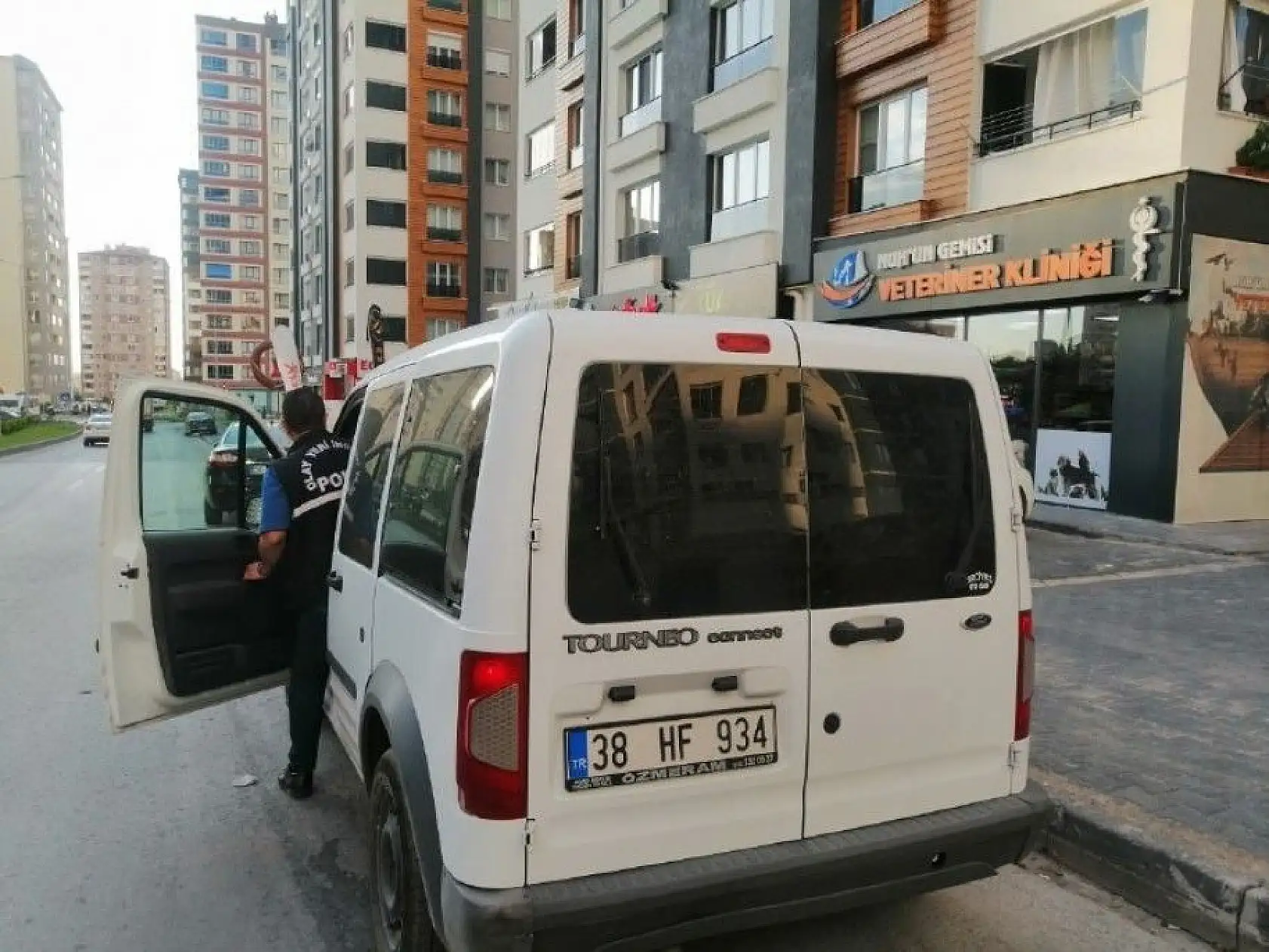 Boşandığı eşini 7 yerinden bıçakladı