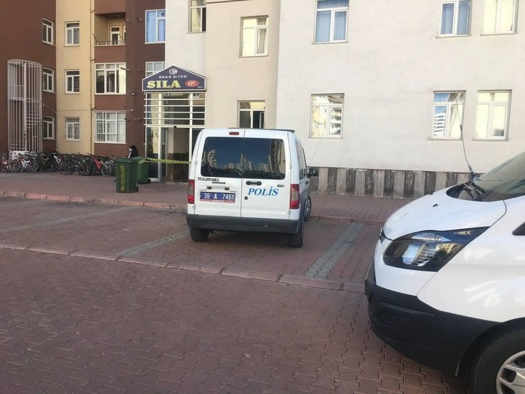 11. kattan düşerek hayatını kaybetti