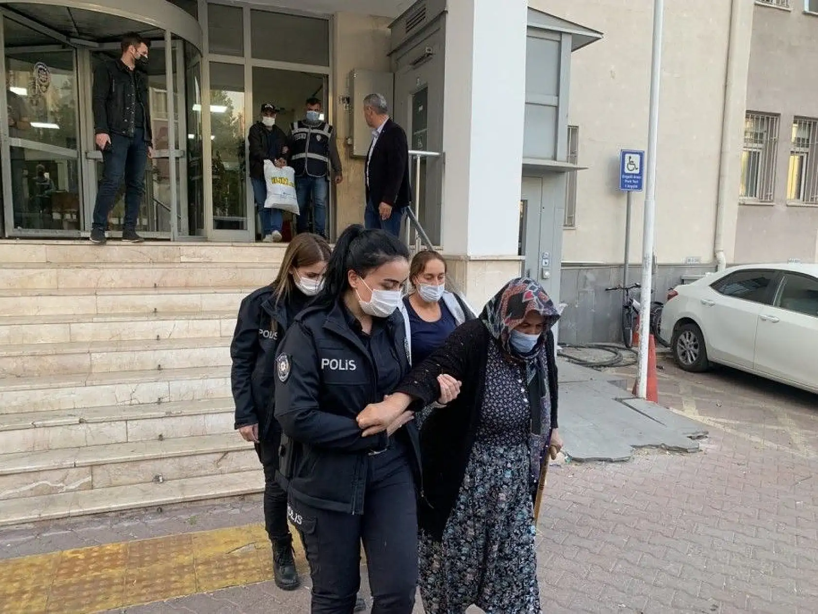 4 yıl cezası olan kadın yakalandı