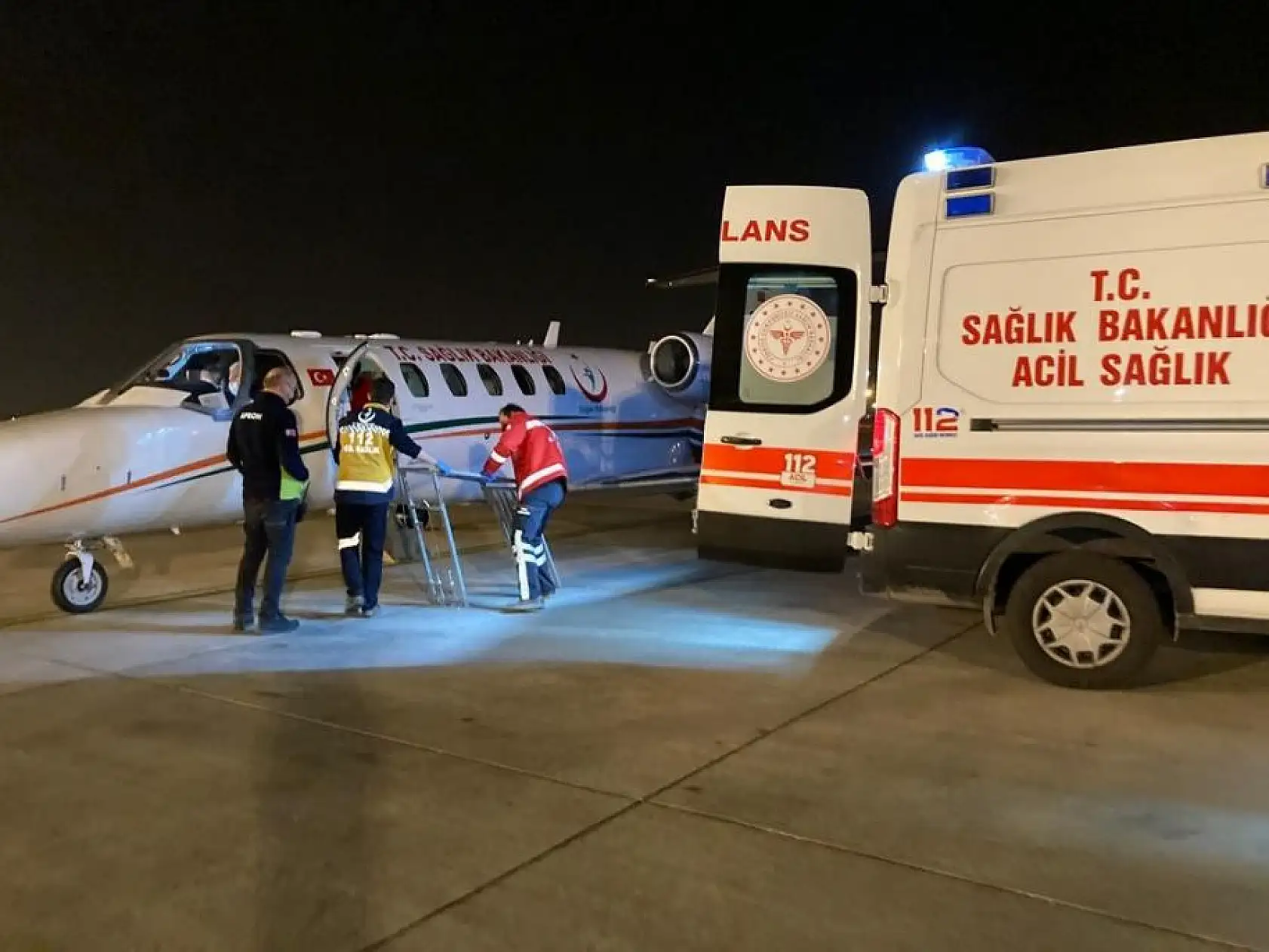Nefes alamayan hastaya uçak ambulans yetişti