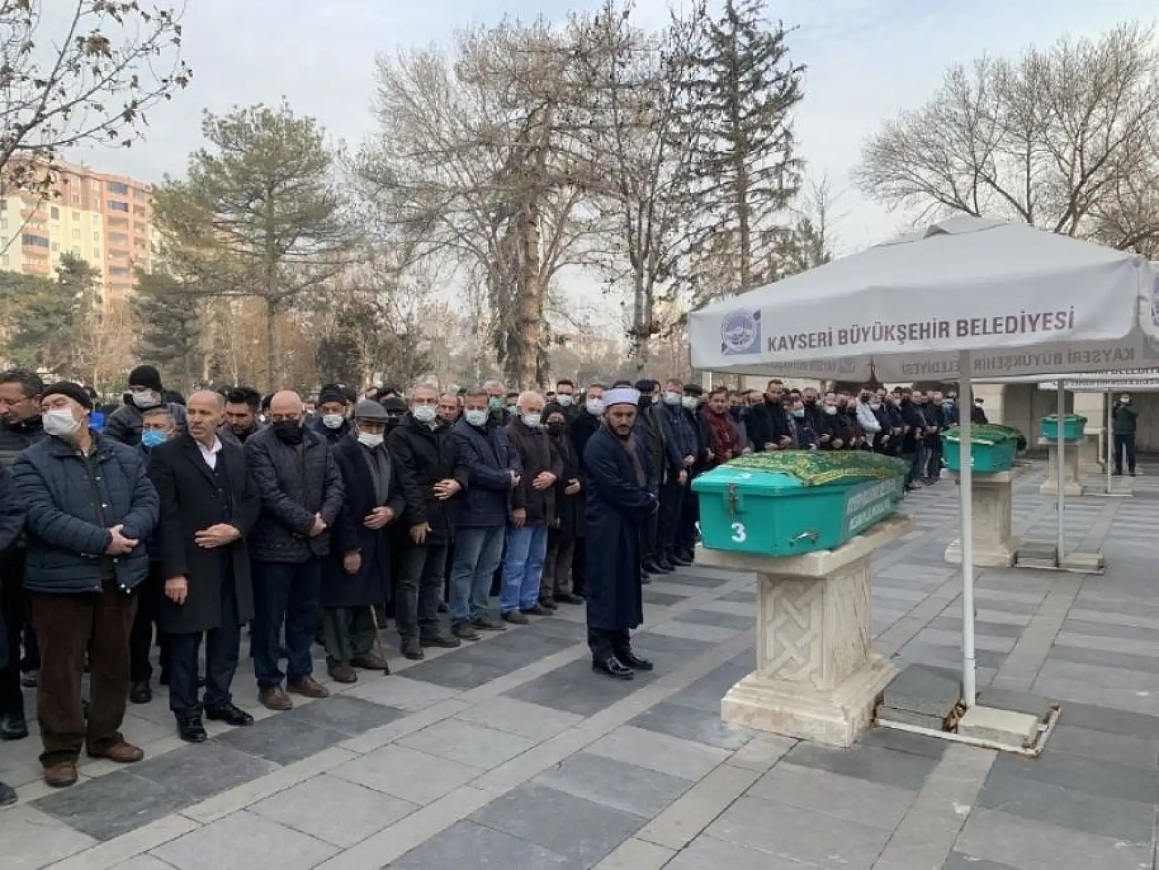 Cinayete kurban giden 3 kişi yan yana defnedildi