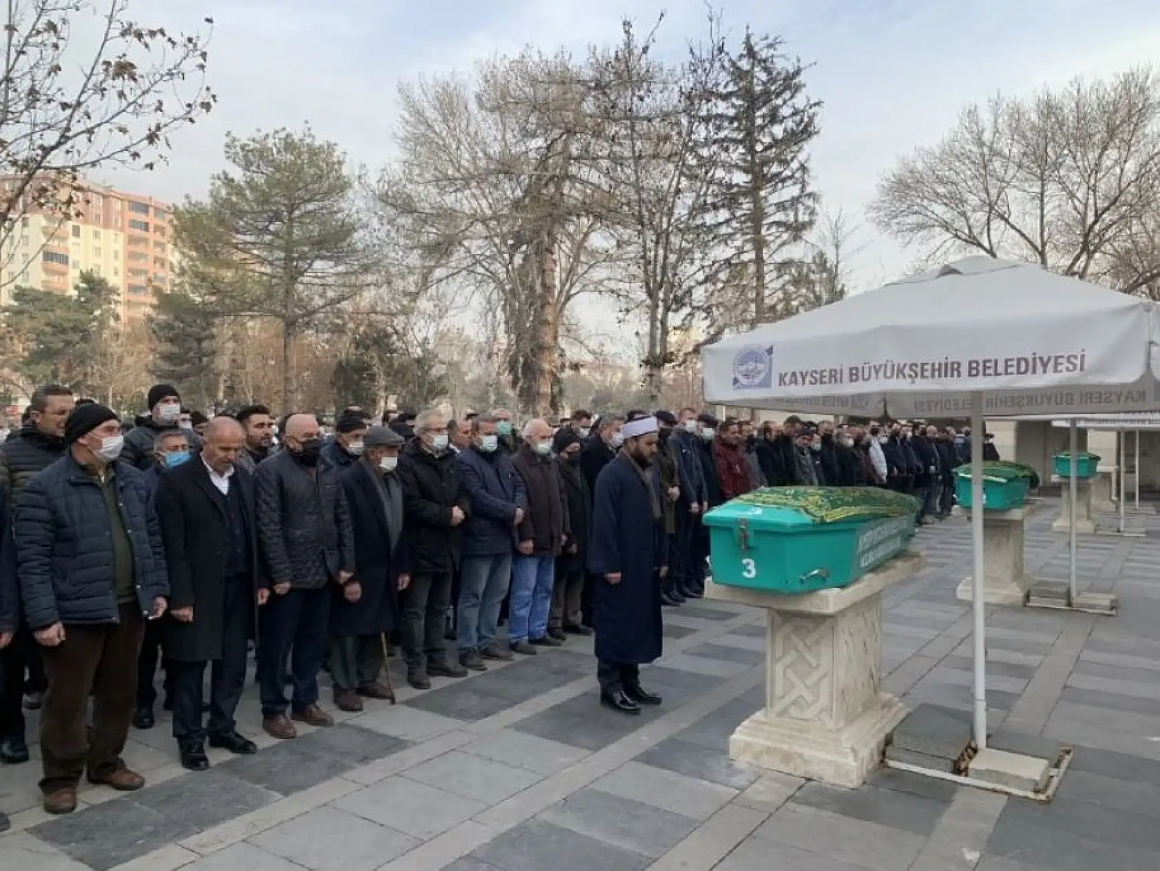 Cinayete kurban giden 3 kişi yan yana defnedildi