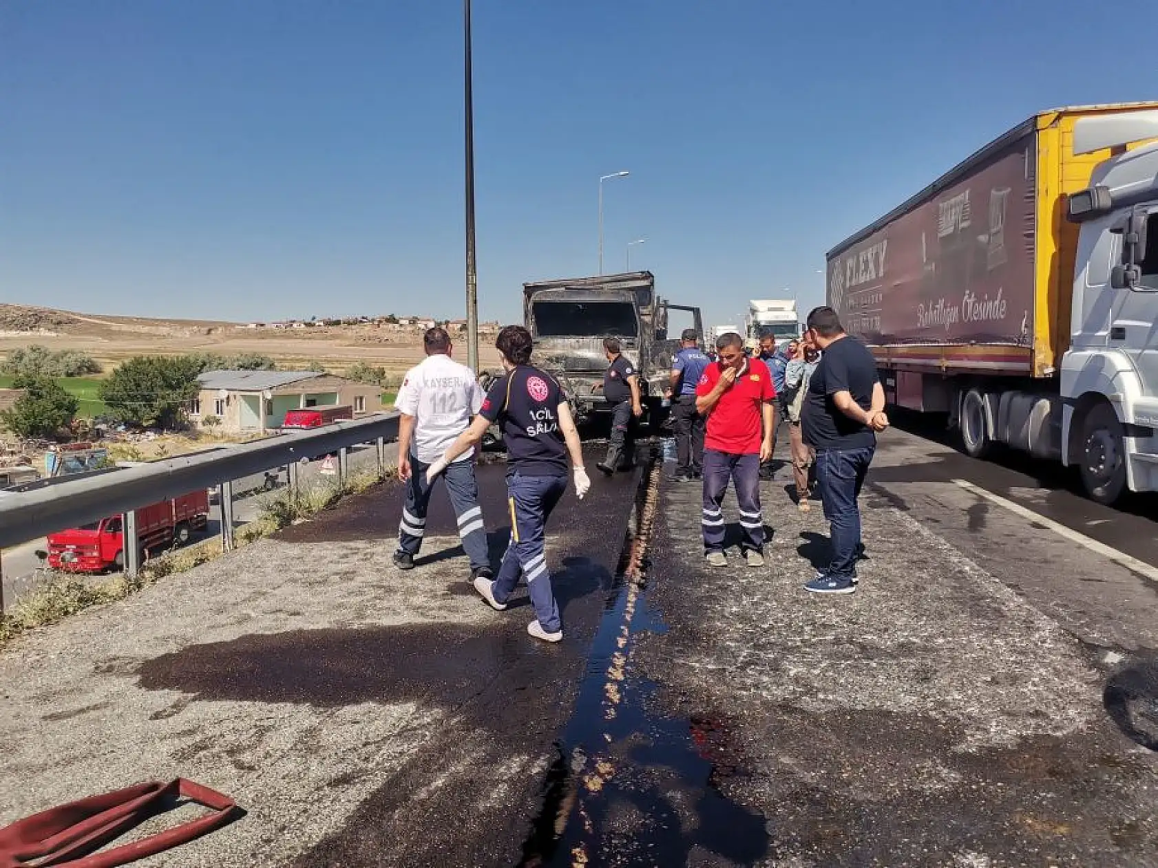 Otomobilde yanarak can verdiler