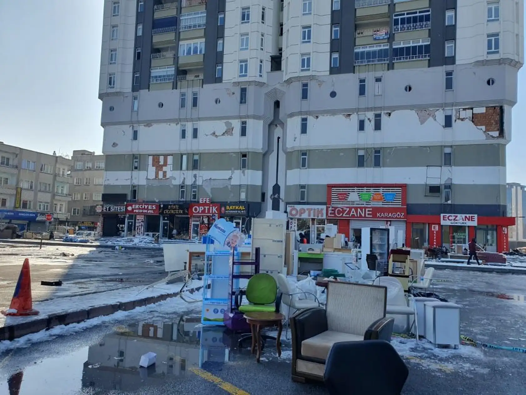 Yıkım için o binada tahliyeler başladı