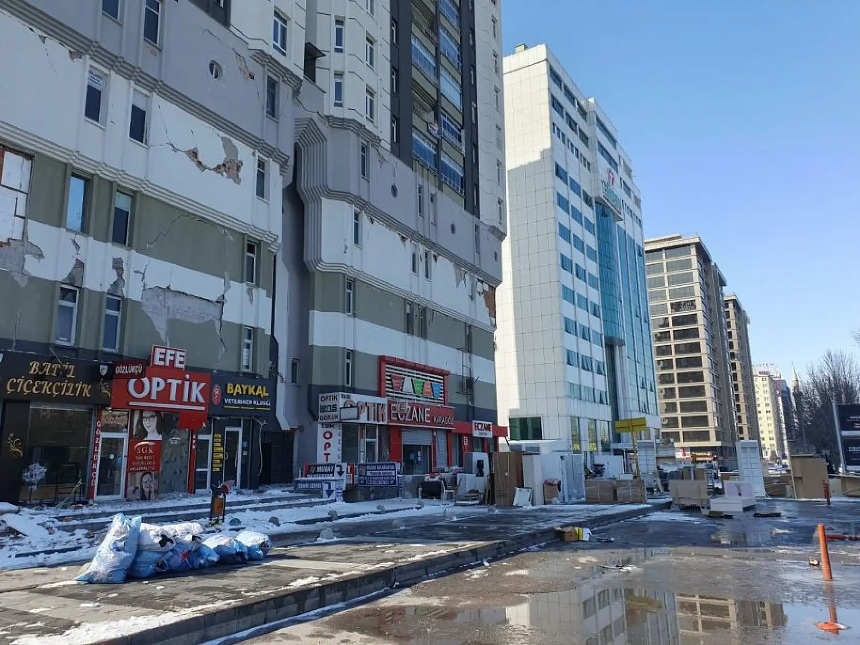 Yıkım için o binada tahliyeler başladı