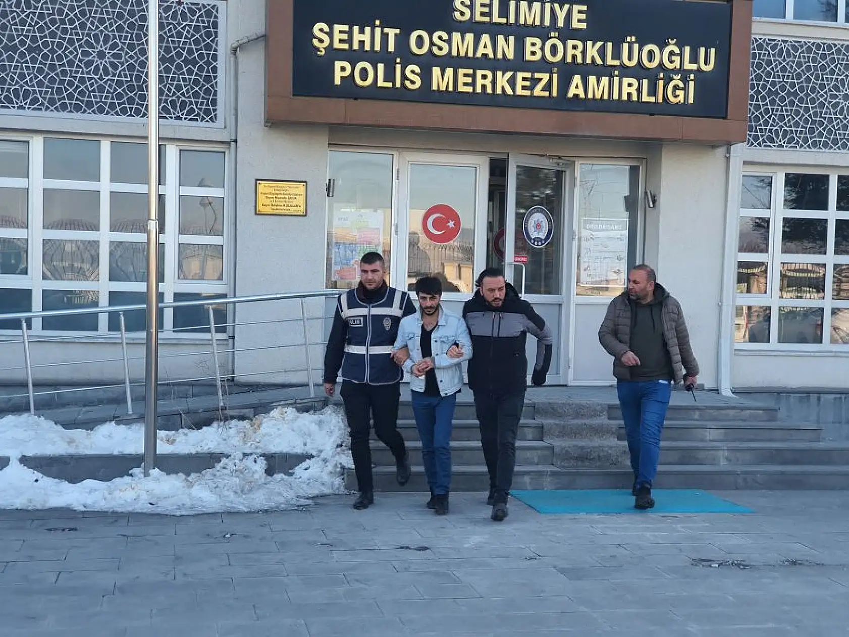 Cinayetten aranıyordu, yakalandı