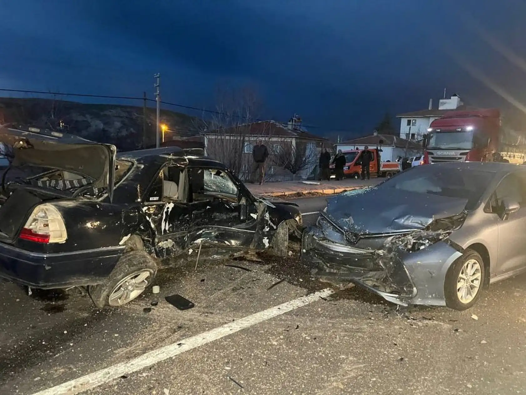 Feci kaza: 2 ölü, 2 yaralı