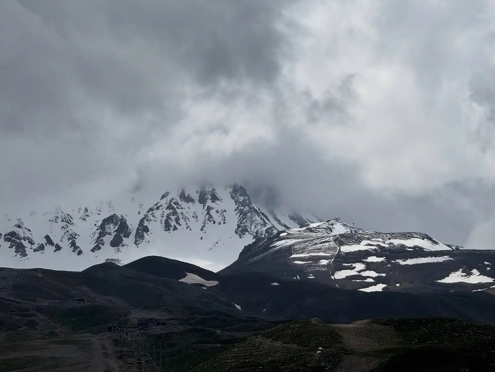 Kayseri'de binlerce kişinin akın ettiği yerde şimdi in cin top oynuyor!
