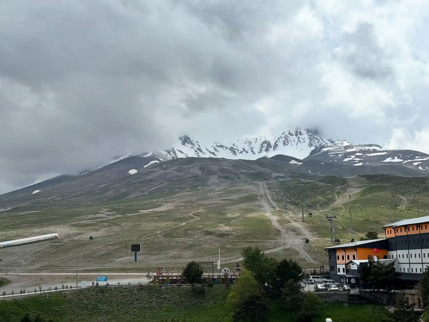 Kayseri'de binlerce kişinin akın ettiği yerde şimdi in cin top oynuyor!
