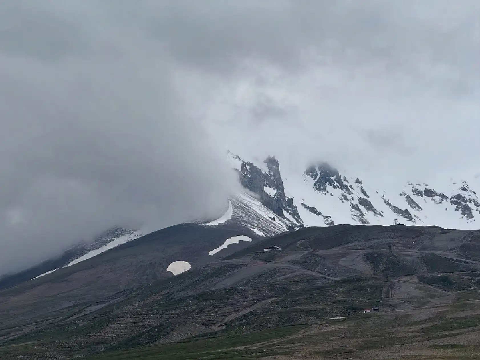 Kayseri'de binlerce kişinin akın ettiği yerde şimdi in cin top oynuyor!