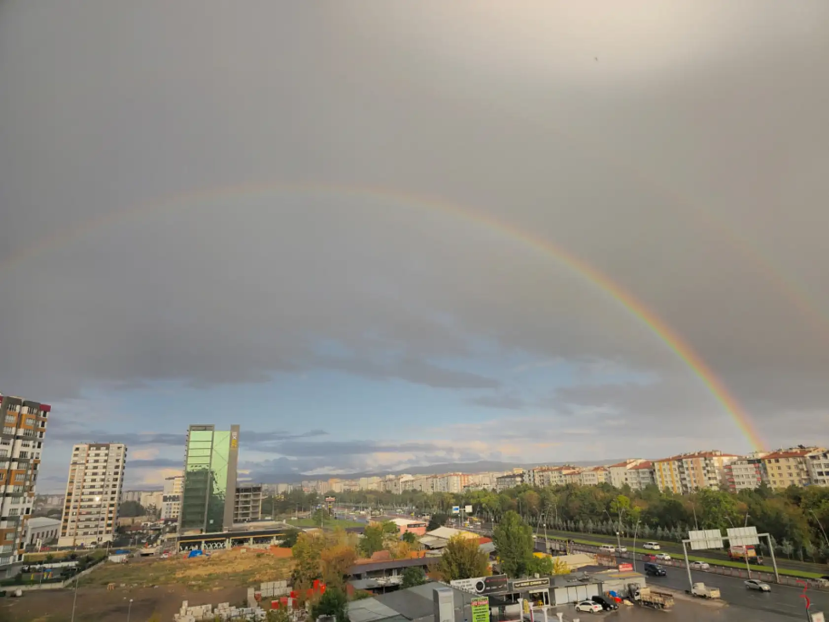 Kayseri'de etkili olan yağmurla birlikte şaşırtan görüntü