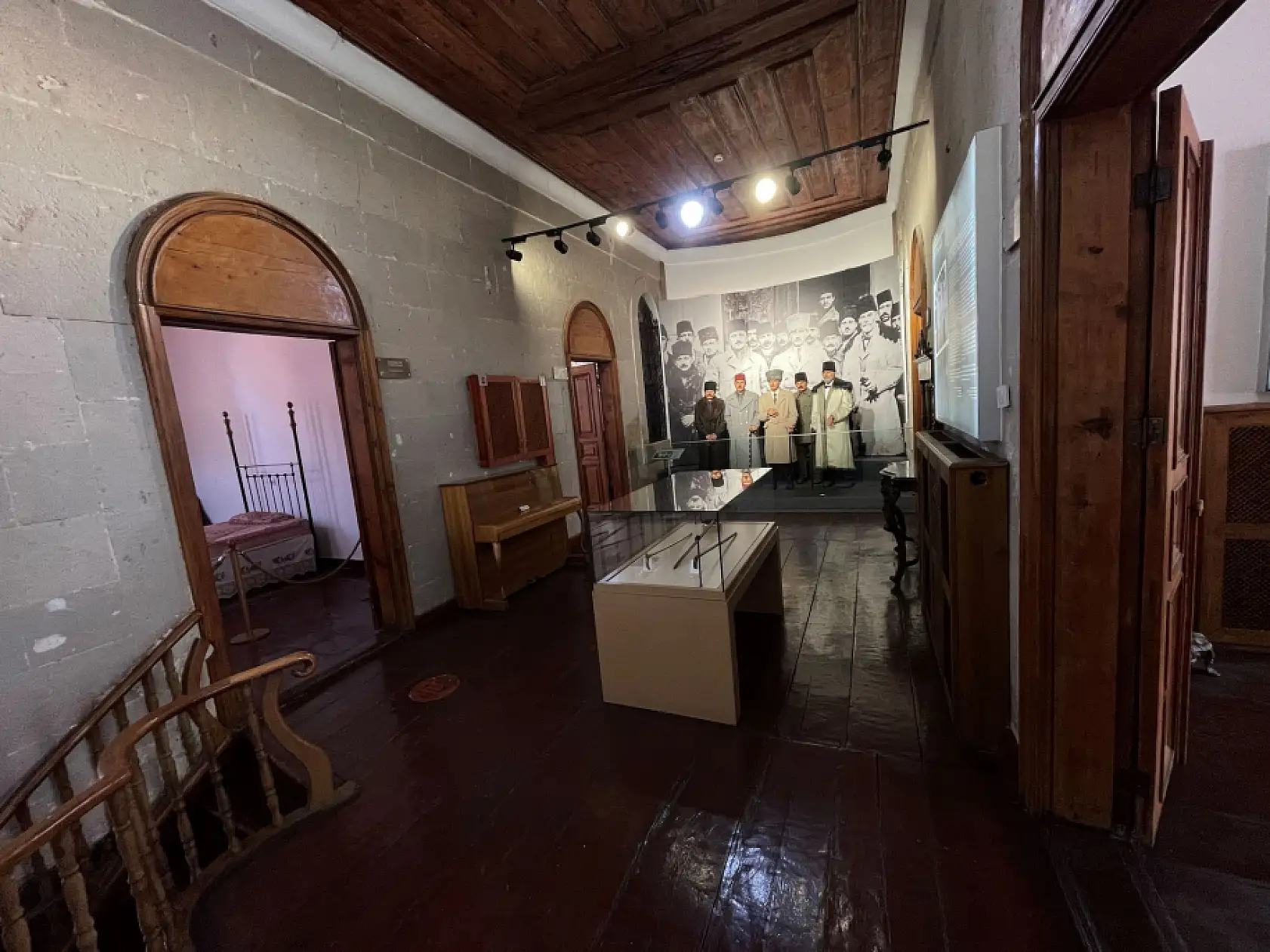 İşte Atatürk'ün Kayseri'deki yatağı ve çalışma masası!