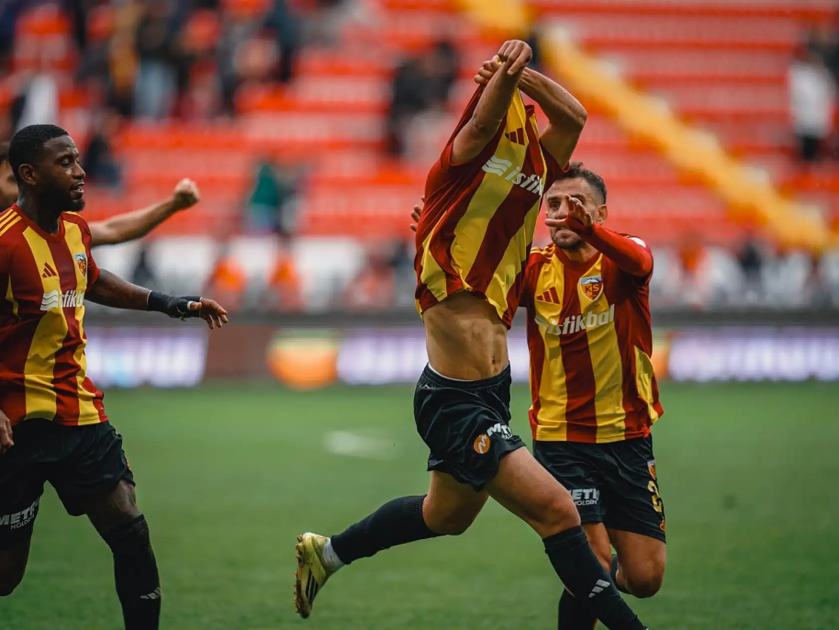 Kayserispor tüm stadı sevince boğan o anı paylaştı!