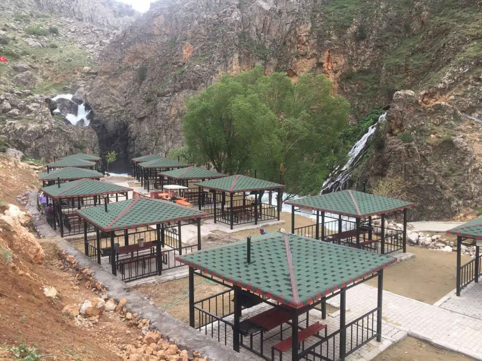 Kayseri'de depremde kuruyan şelalede dikkat çeken görüntü