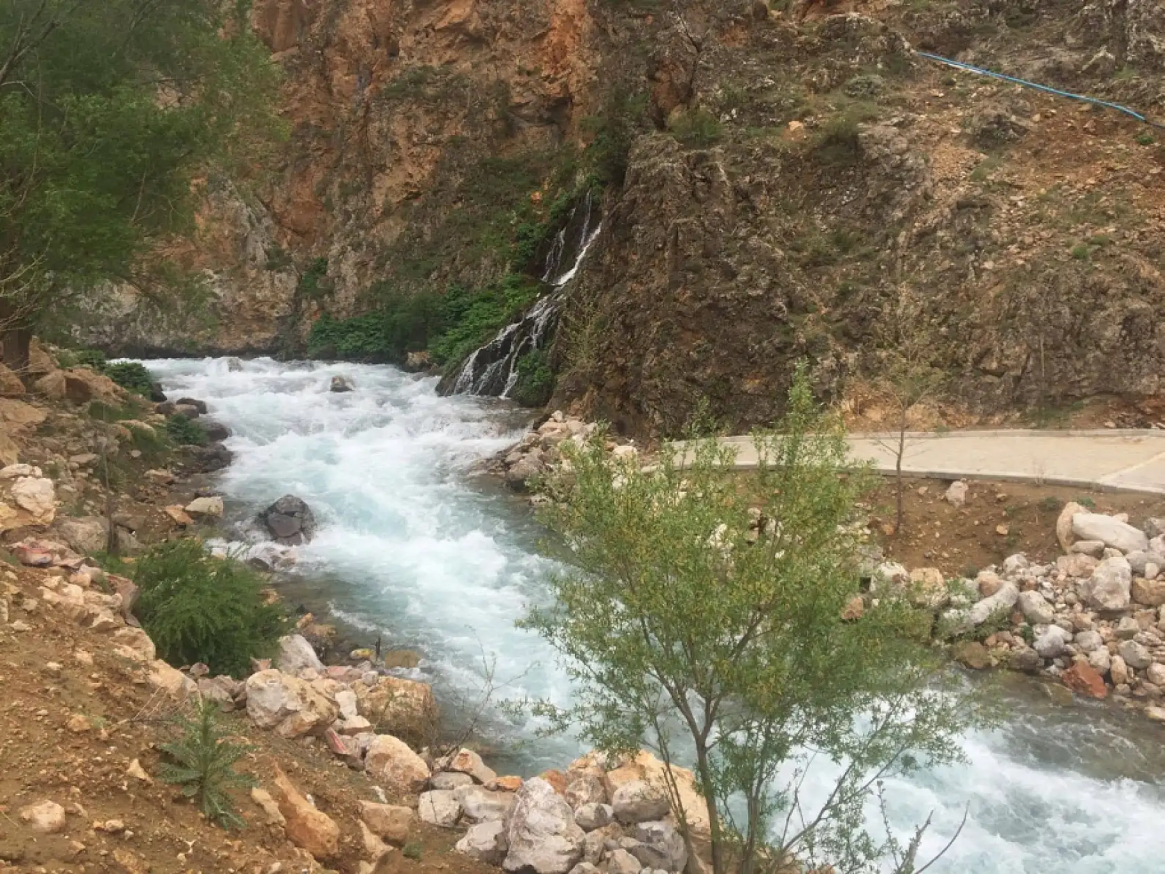 Kayseri'de depremde kuruyan şelalede dikkat çeken görüntü