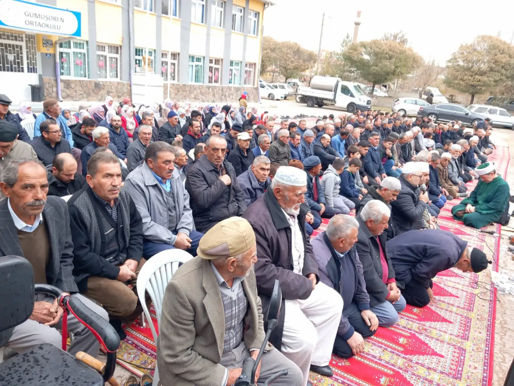 Kayseri'de vatandaşlar bakın ne için toplandı? 'Zor günlerden, kıtlıklardan geçiyoruz'