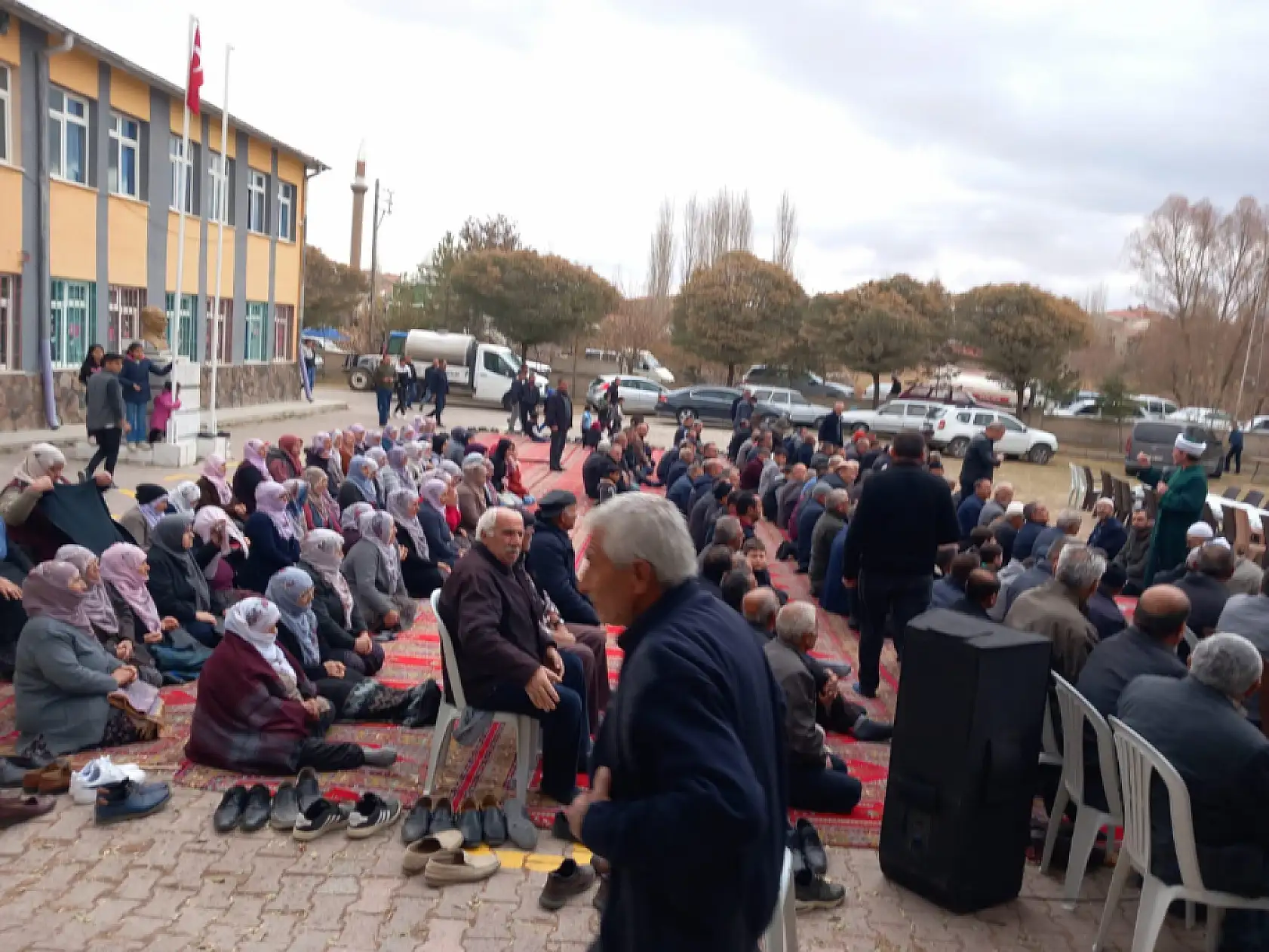 Kayseri'de vatandaşlar bakın ne için toplandı? 'Zor günlerden, kıtlıklardan geçiyoruz'