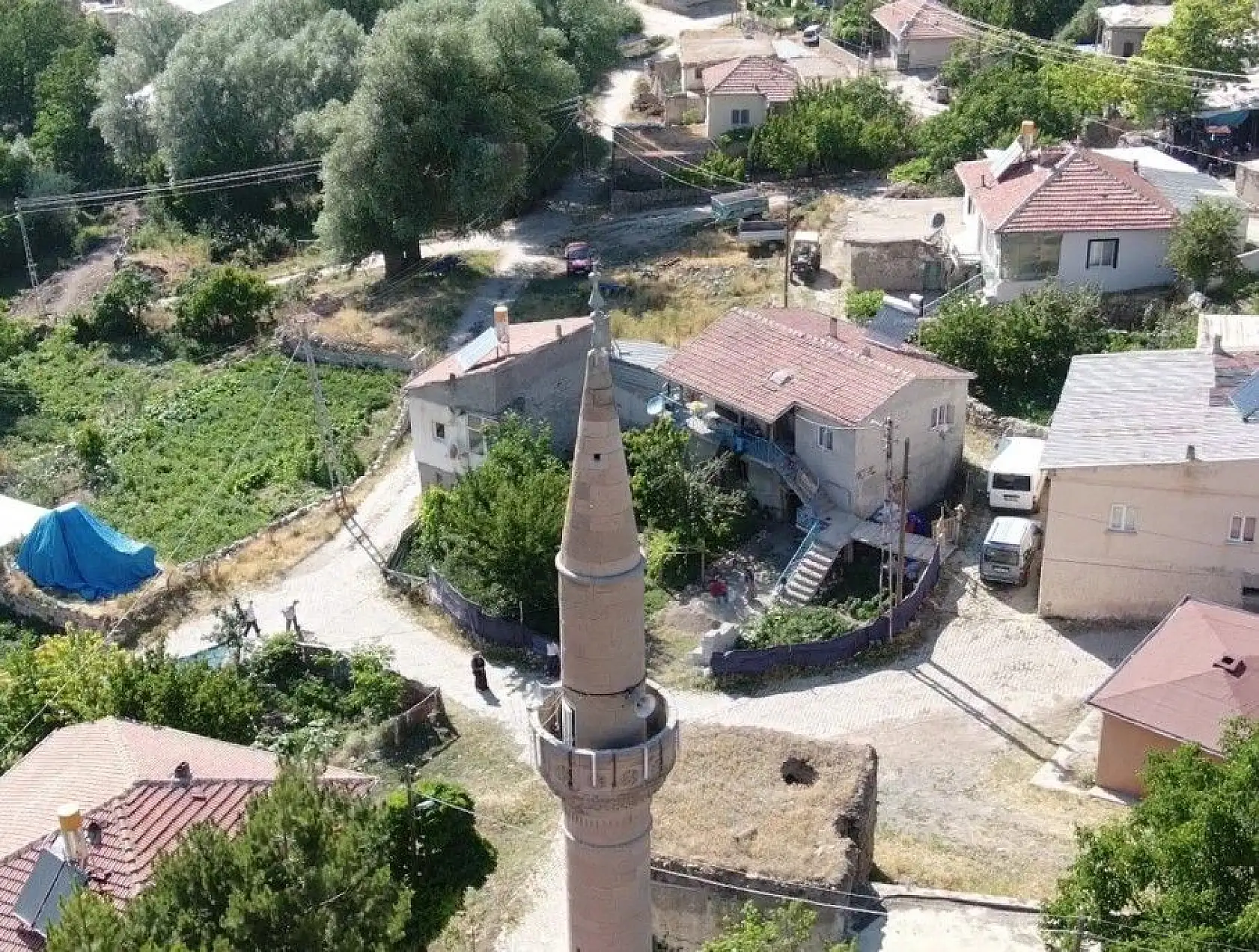 Kayseri'deki depremde hasar gören cami ibadete kapatıldı