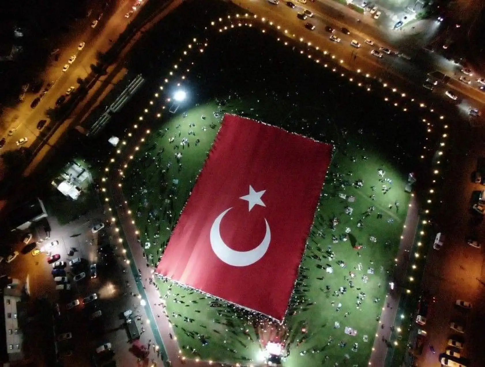 Dünyanın en büyük Türk bayrağı açıldı