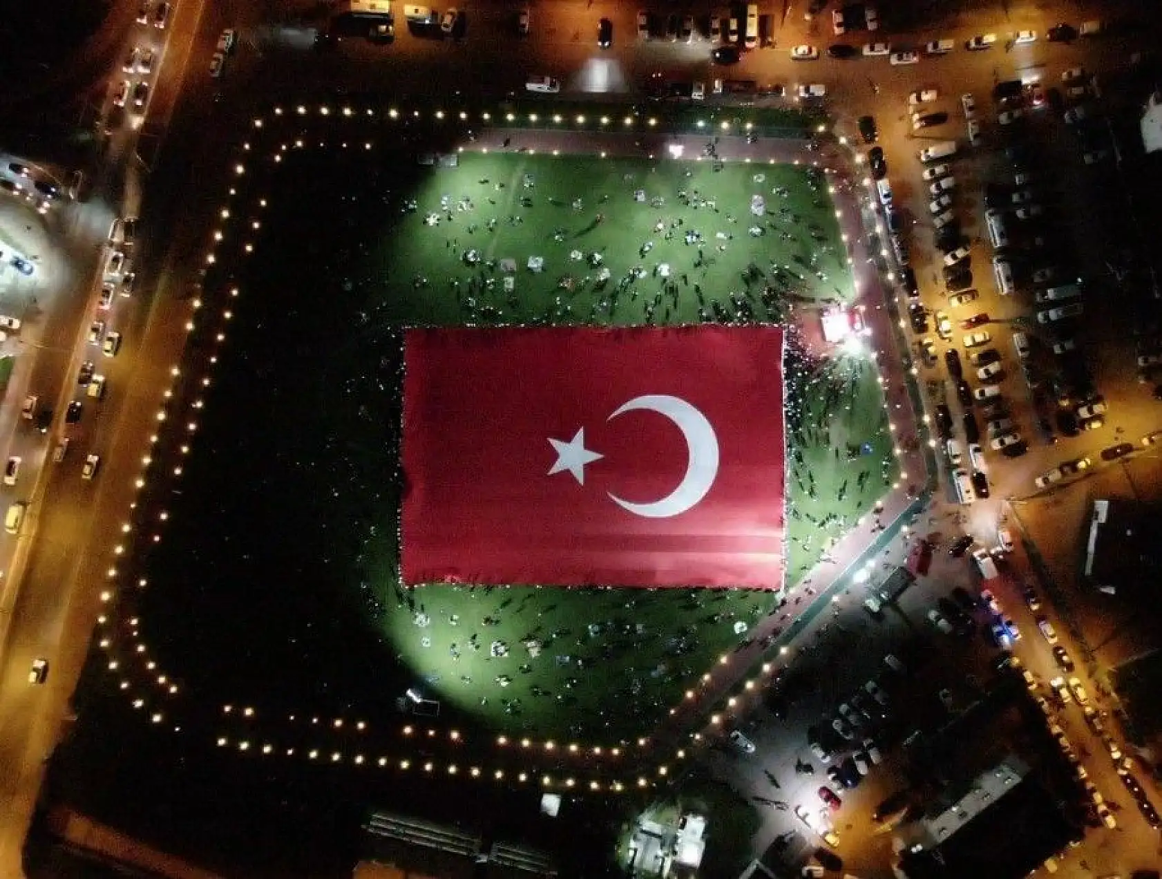 Dünyanın en büyük Türk bayrağı açıldı