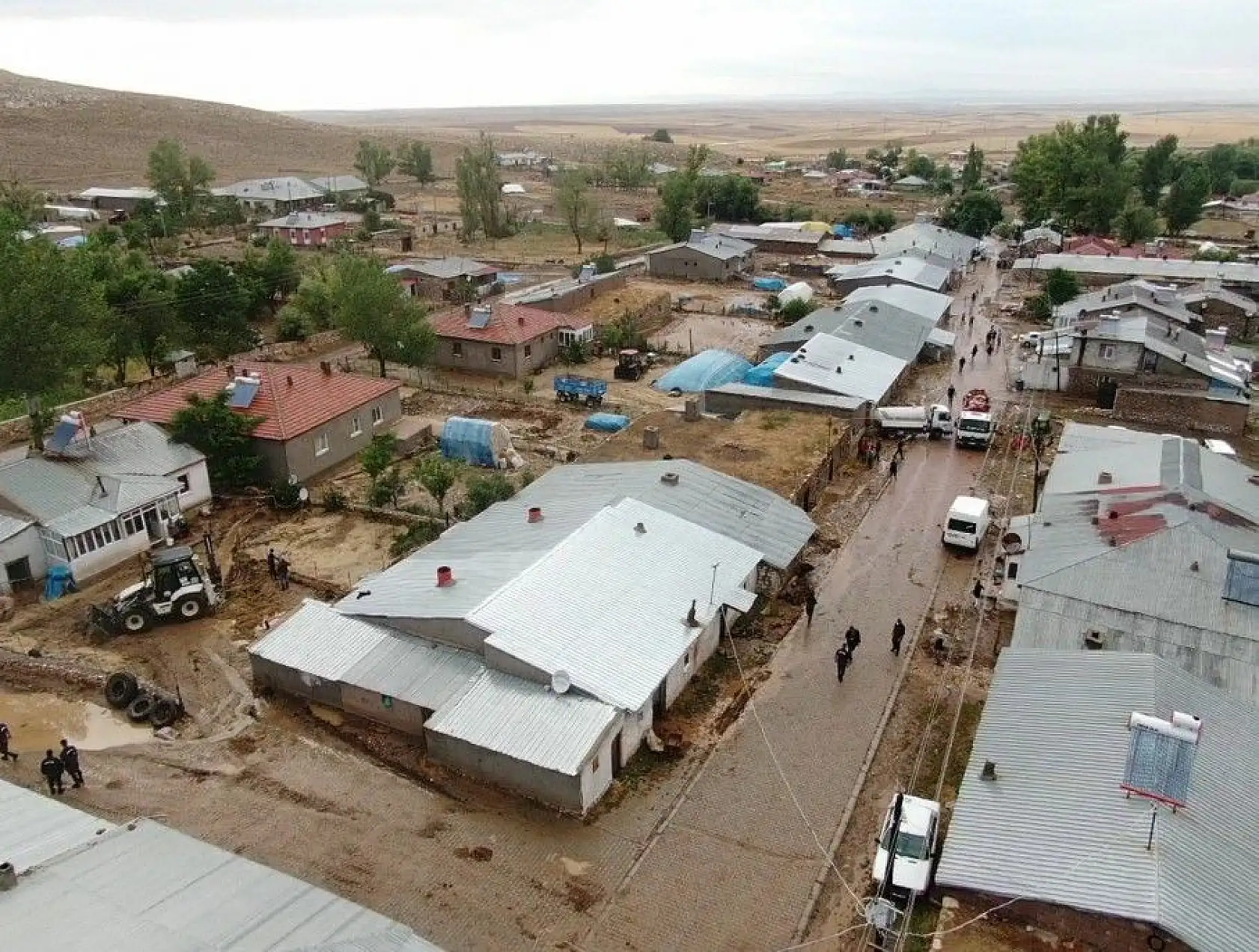 Mahalleyi sel bastı