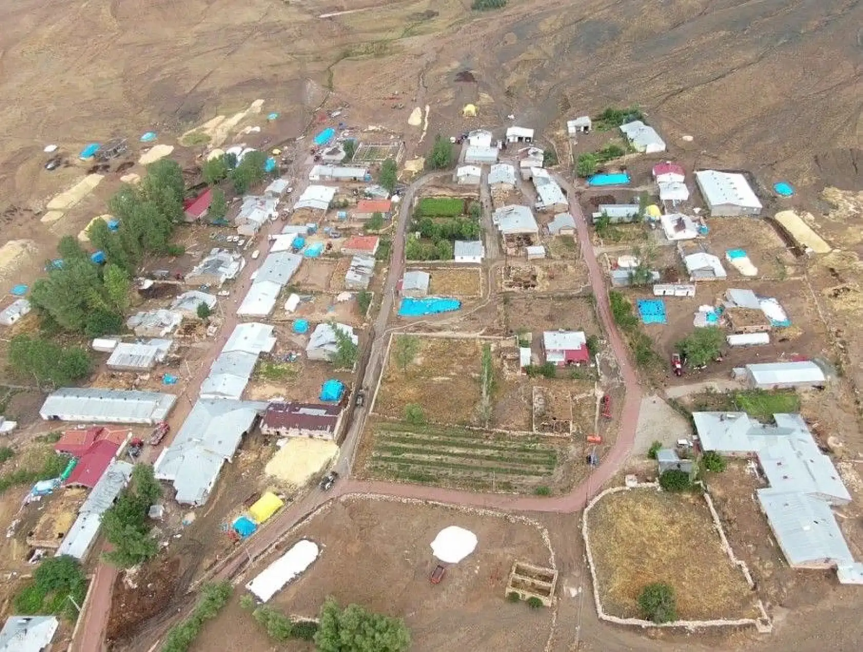 Mahalleyi sel bastı